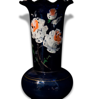 Vase ancien en verre bleu peint à la main.