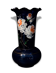 Vase ancien en verre bleu peint à la main.