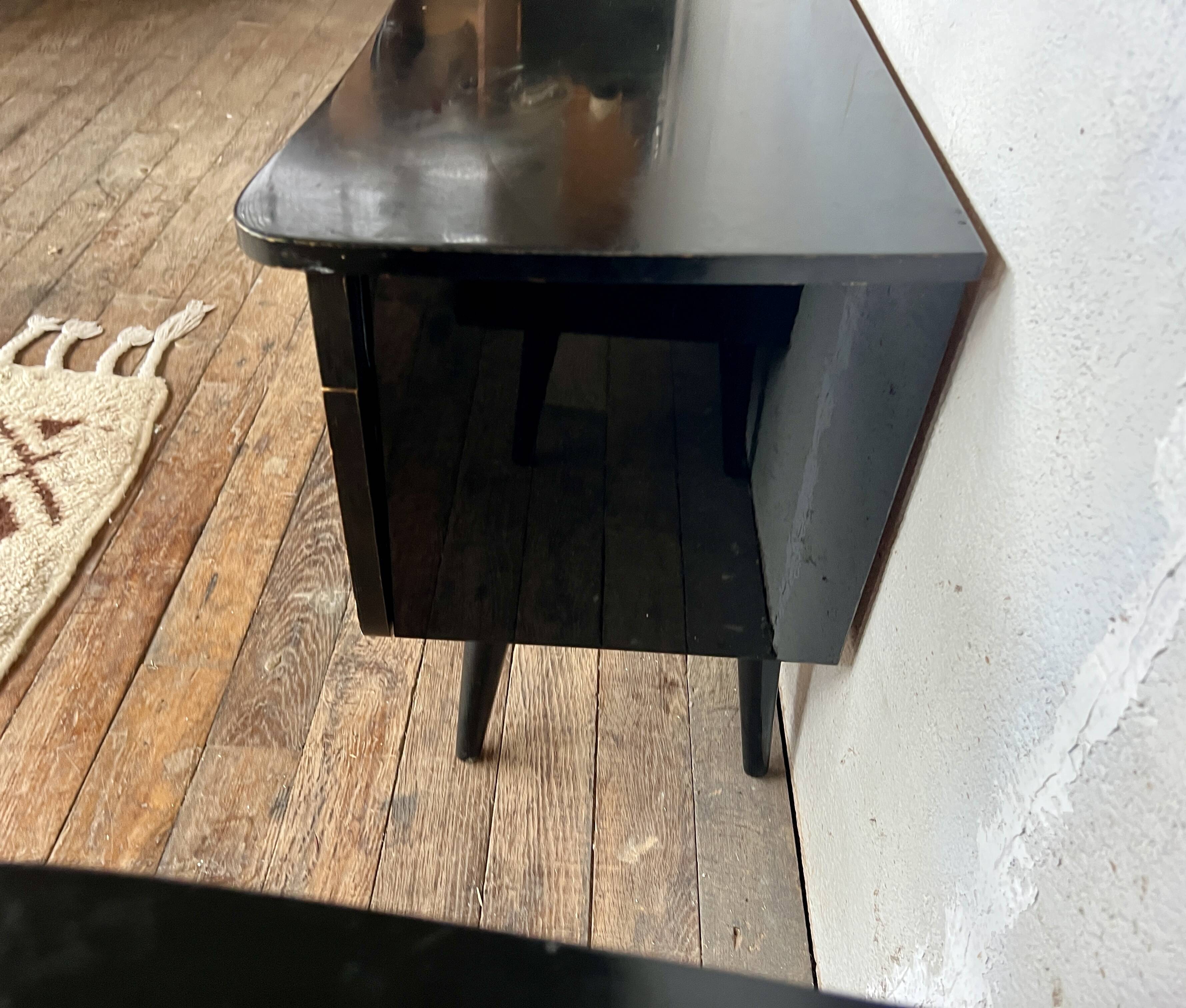Paire de table de chevets vintage bicolores – pieds compas