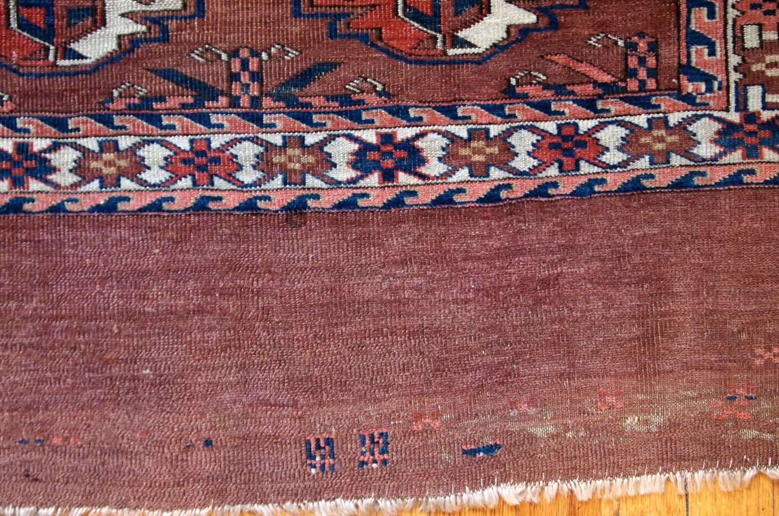 Turkmen Yomud rug done hand 81cmx106cm