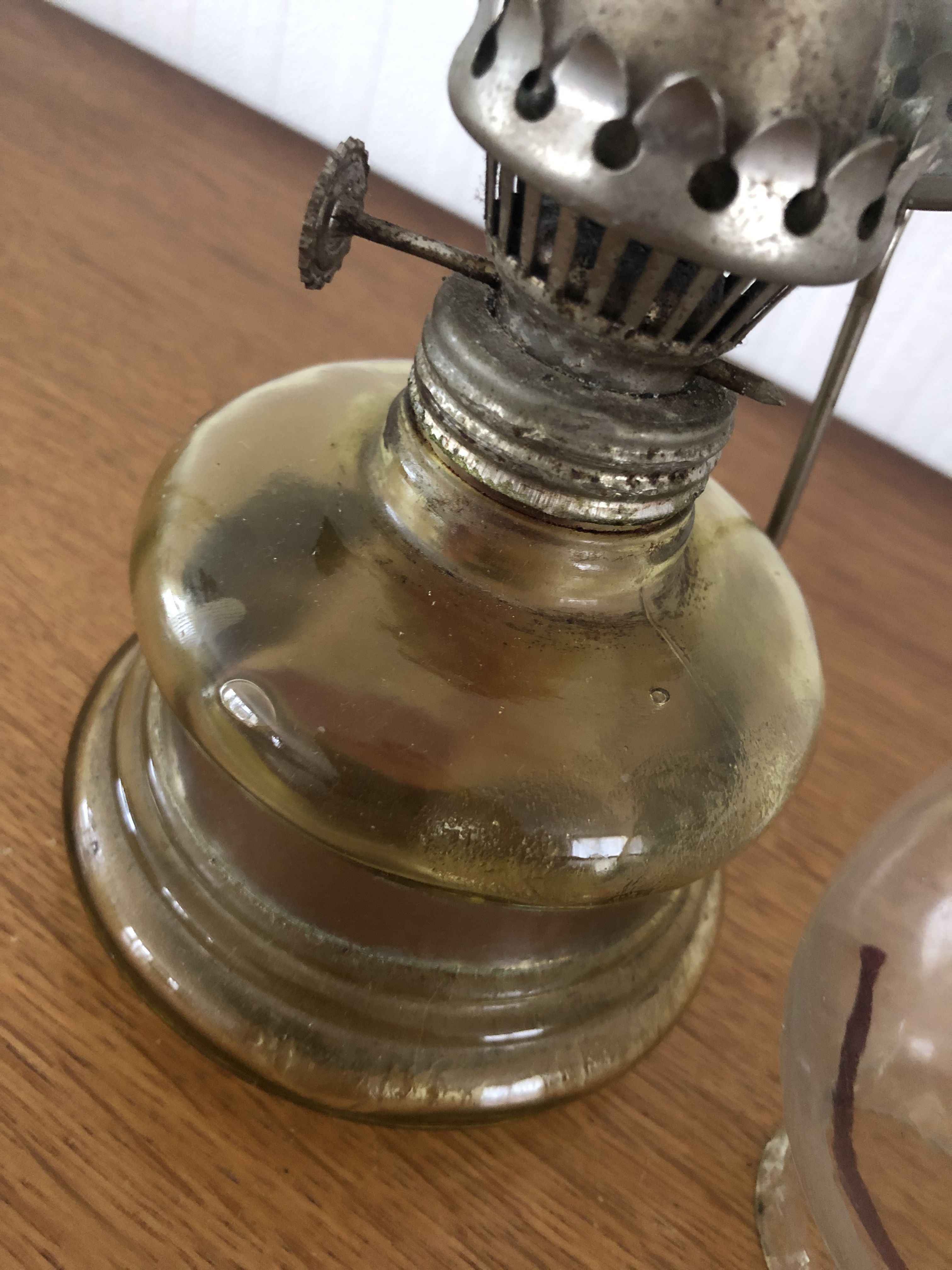 Oil lamp with glass pedestal and integrated round mirror