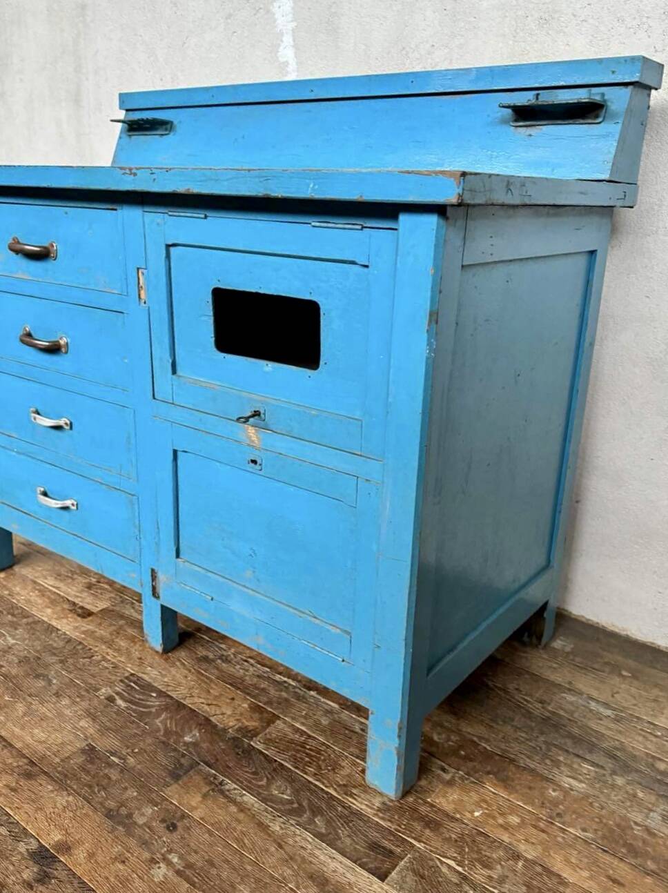 Wooden commercial workshop furniture with 4 drawers and 2 hinged doors - original patina