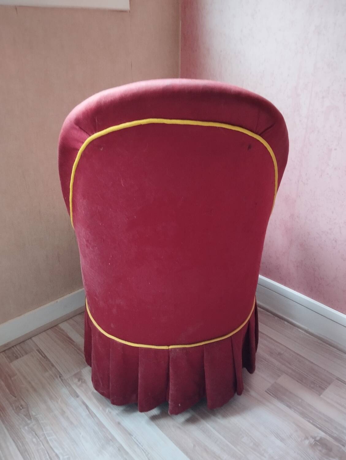 Bedroom armchair called toad