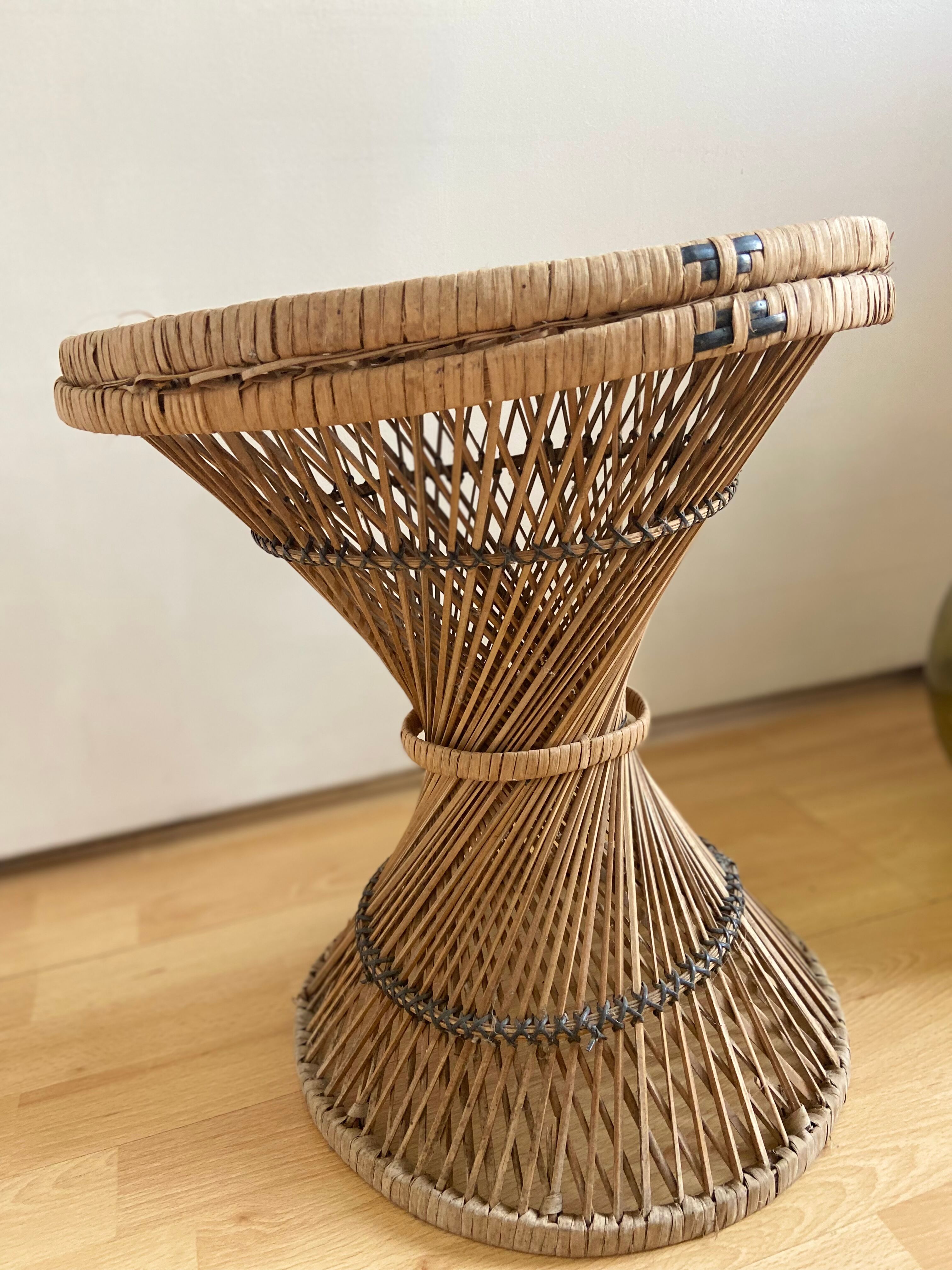 Diabolo rattan stool