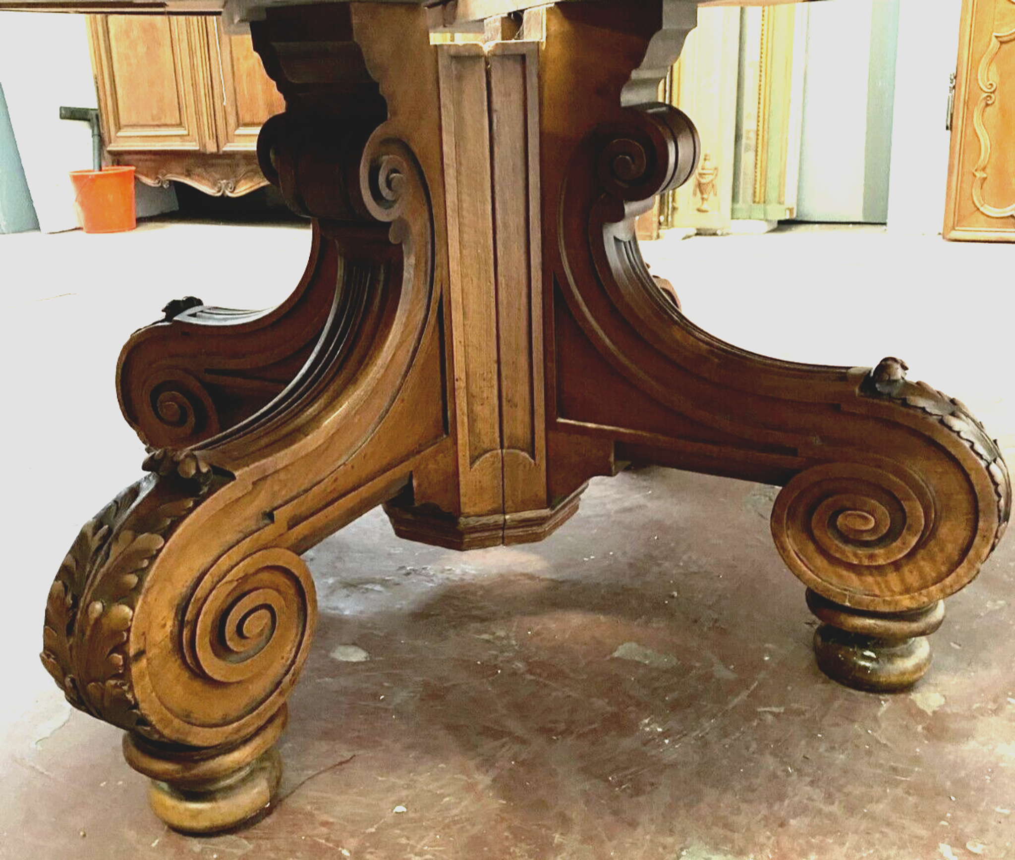 Table Napoleon III has central base in solid walnut nineteenth century