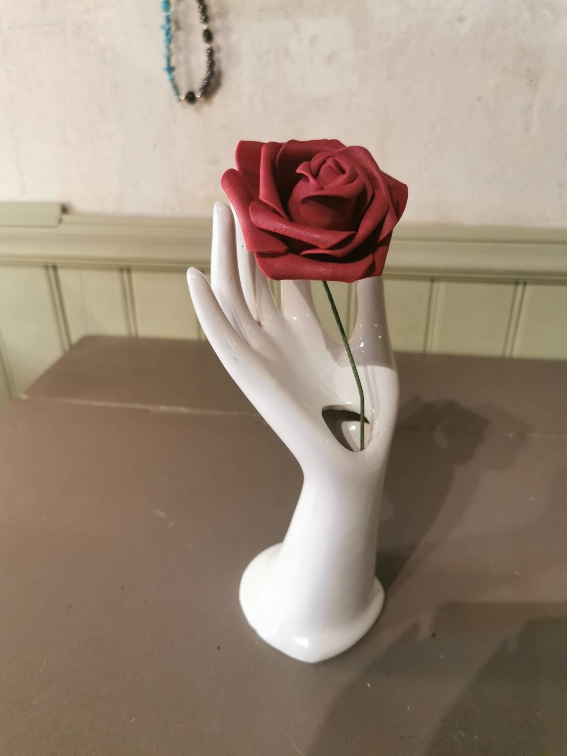 Vintage hand-shaped ring holder