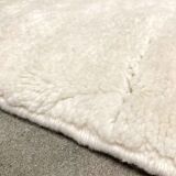 Tapis berbère marocain M'rirt écru uni à motifs gravés 303x290cm