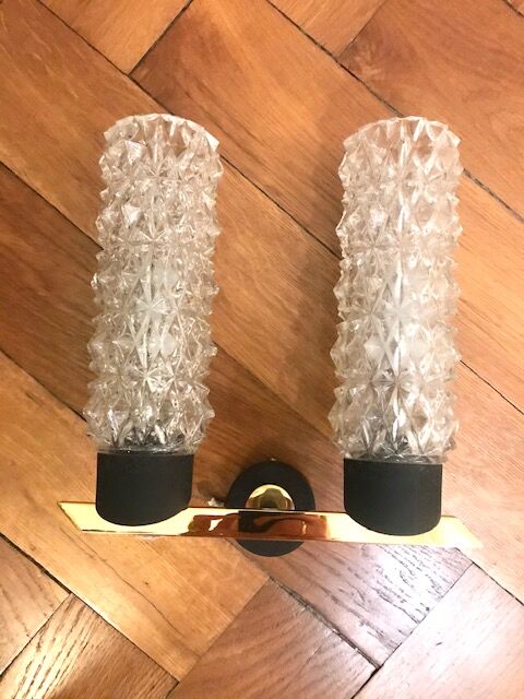 Pair of glass sonces