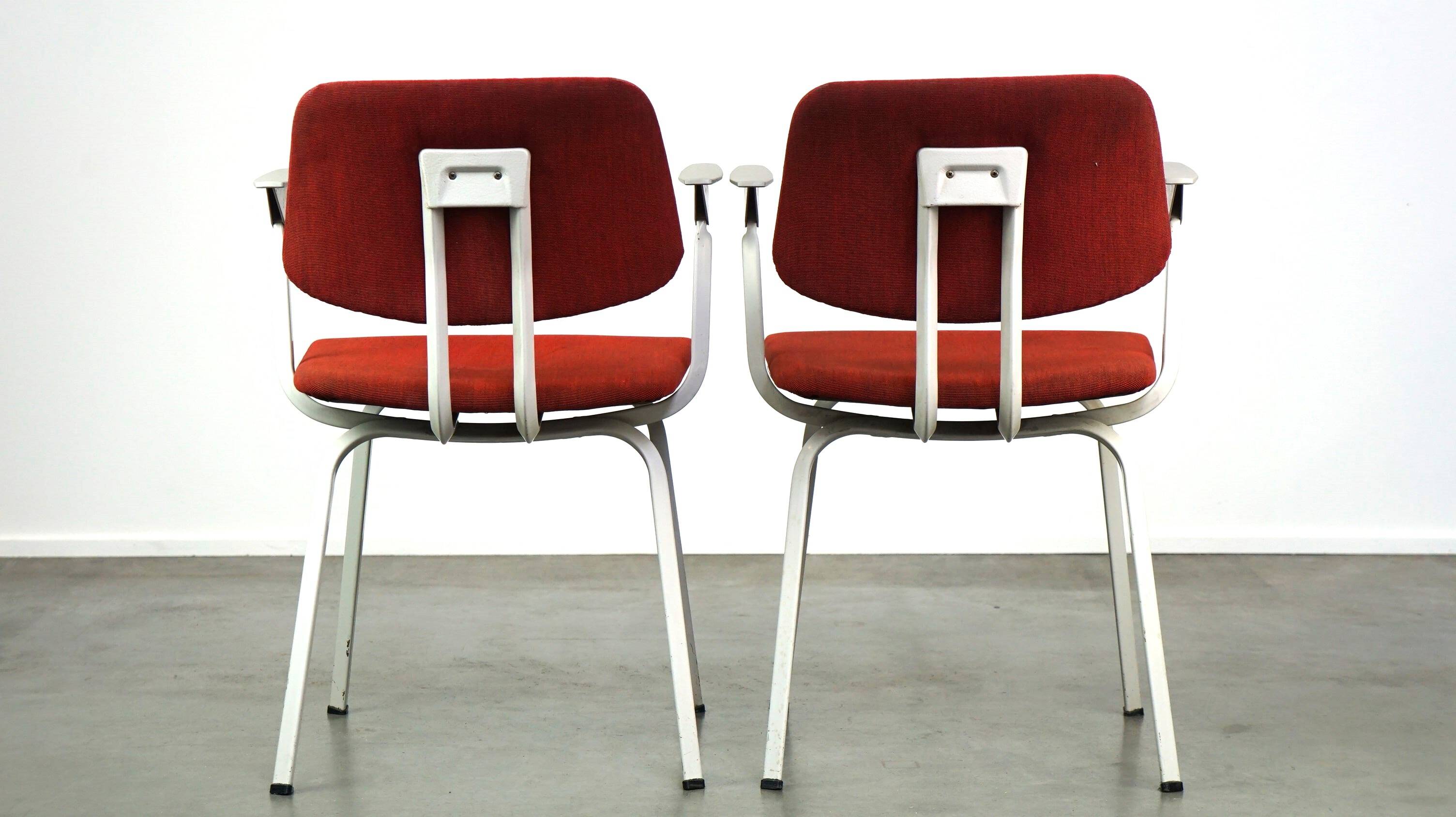 Set of 2 vintage design chairs by Friso Kramer for Ahrend de Cirkel late 1960s