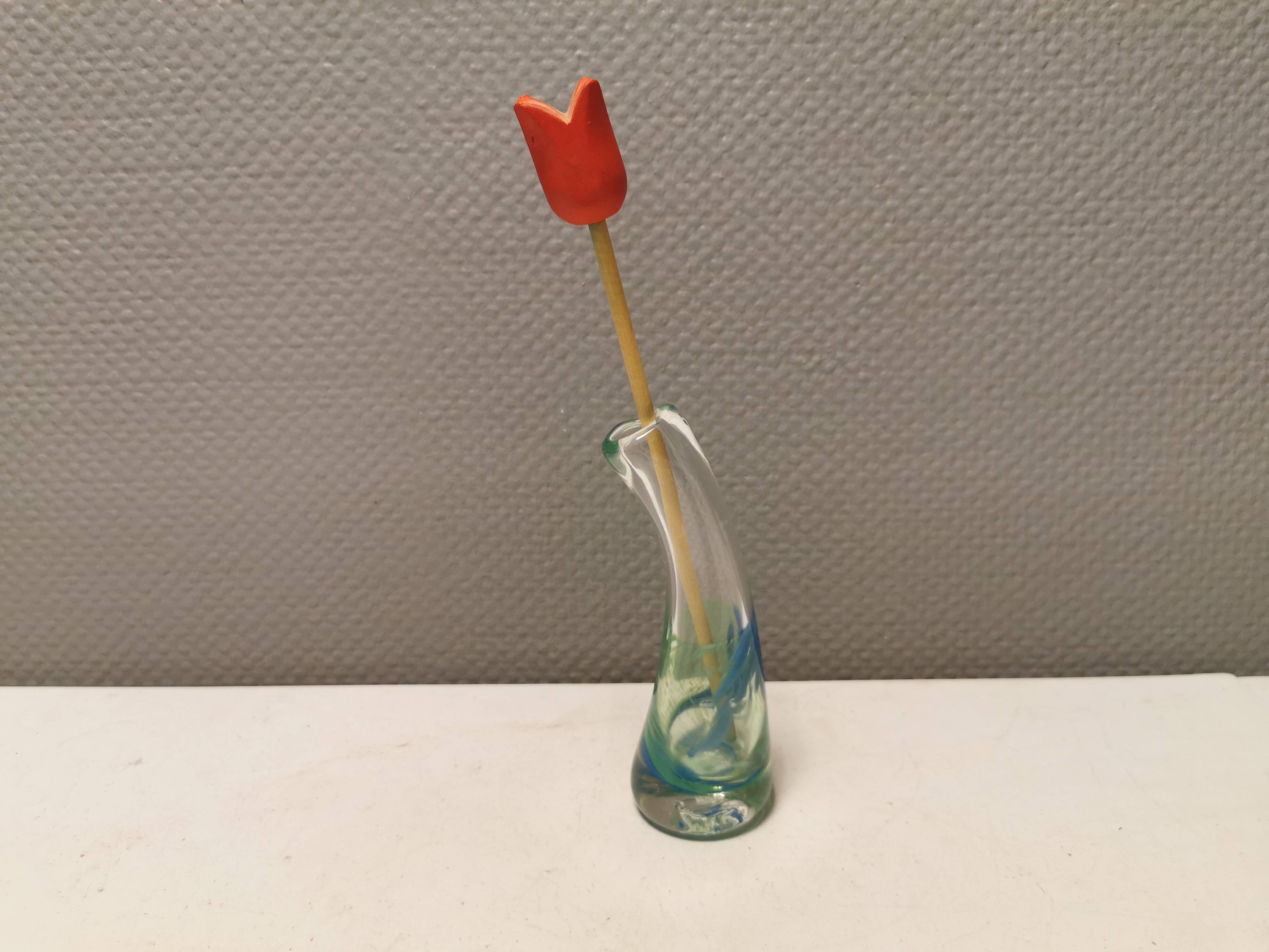 Beau vase en verre fait main, du Danemark des années 1960-70