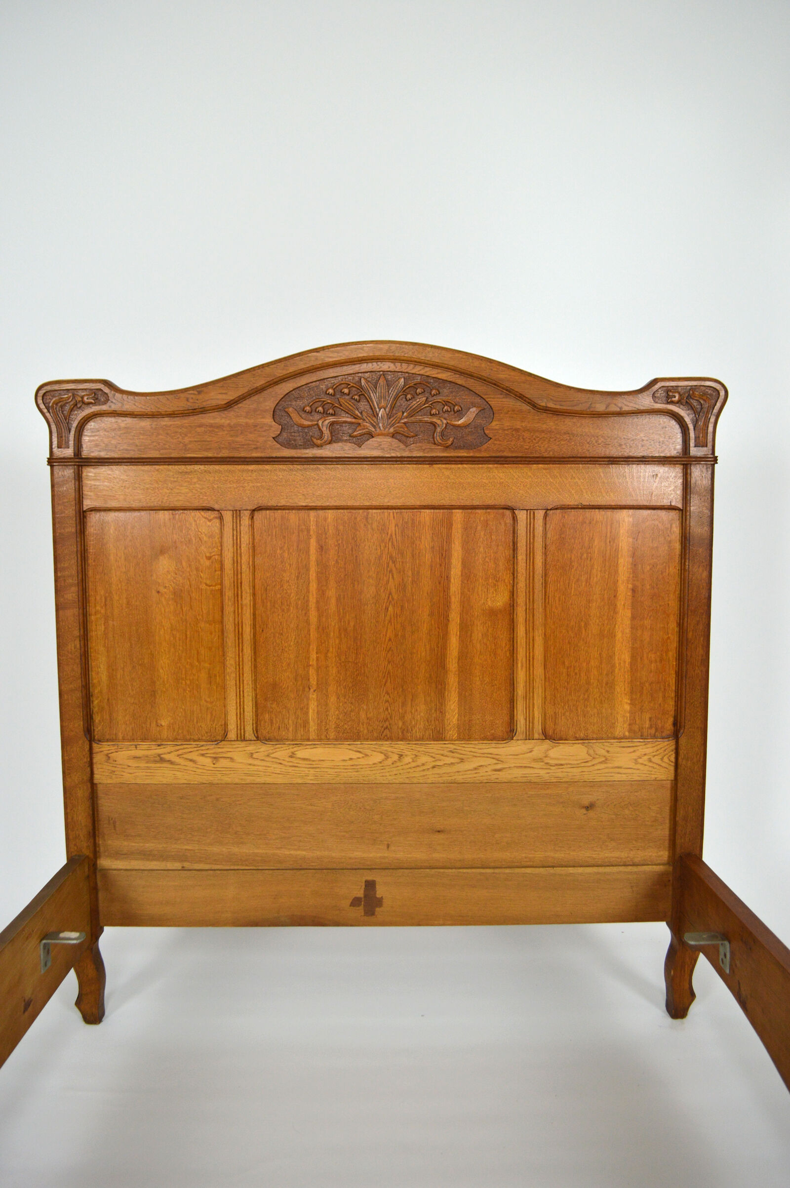 Art Nouveau twin beds in carved solid oak, France, circa 1910