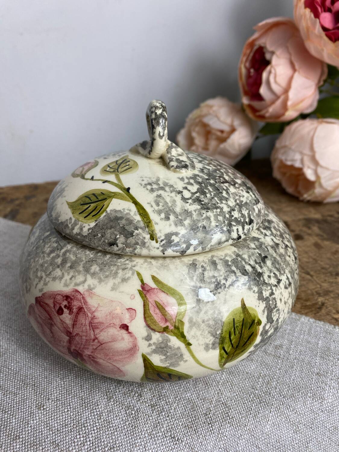 Glazed ceramic candy box