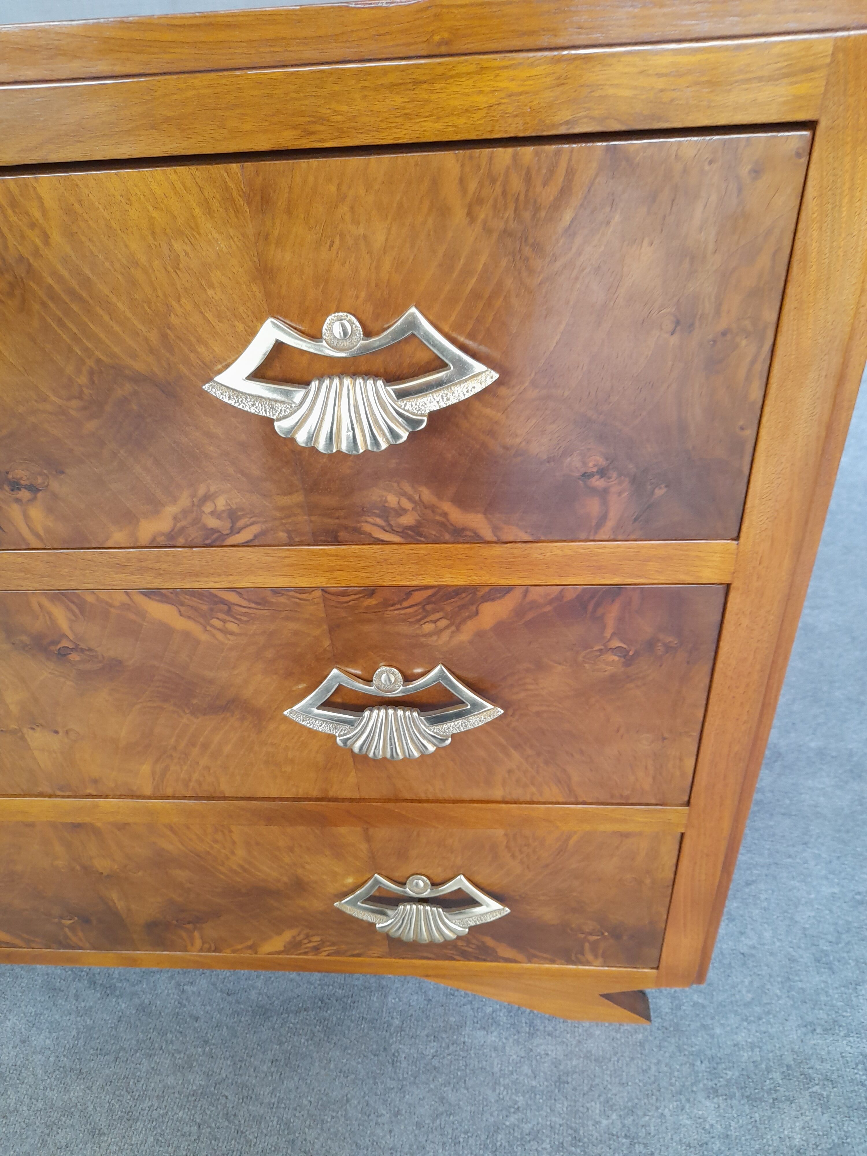 Commode en noyer
