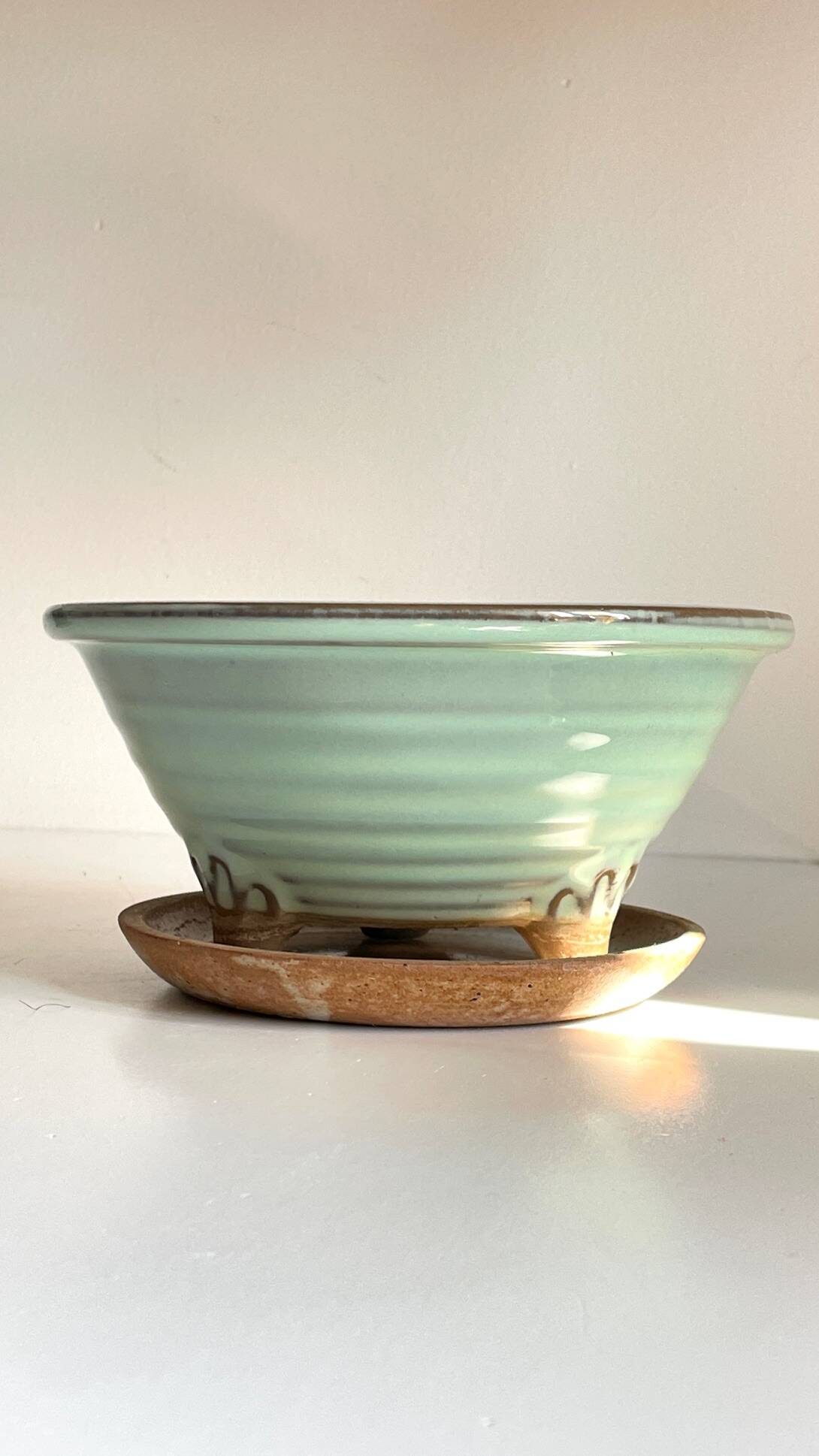 Pot tripode et soucoupe céramique vintage