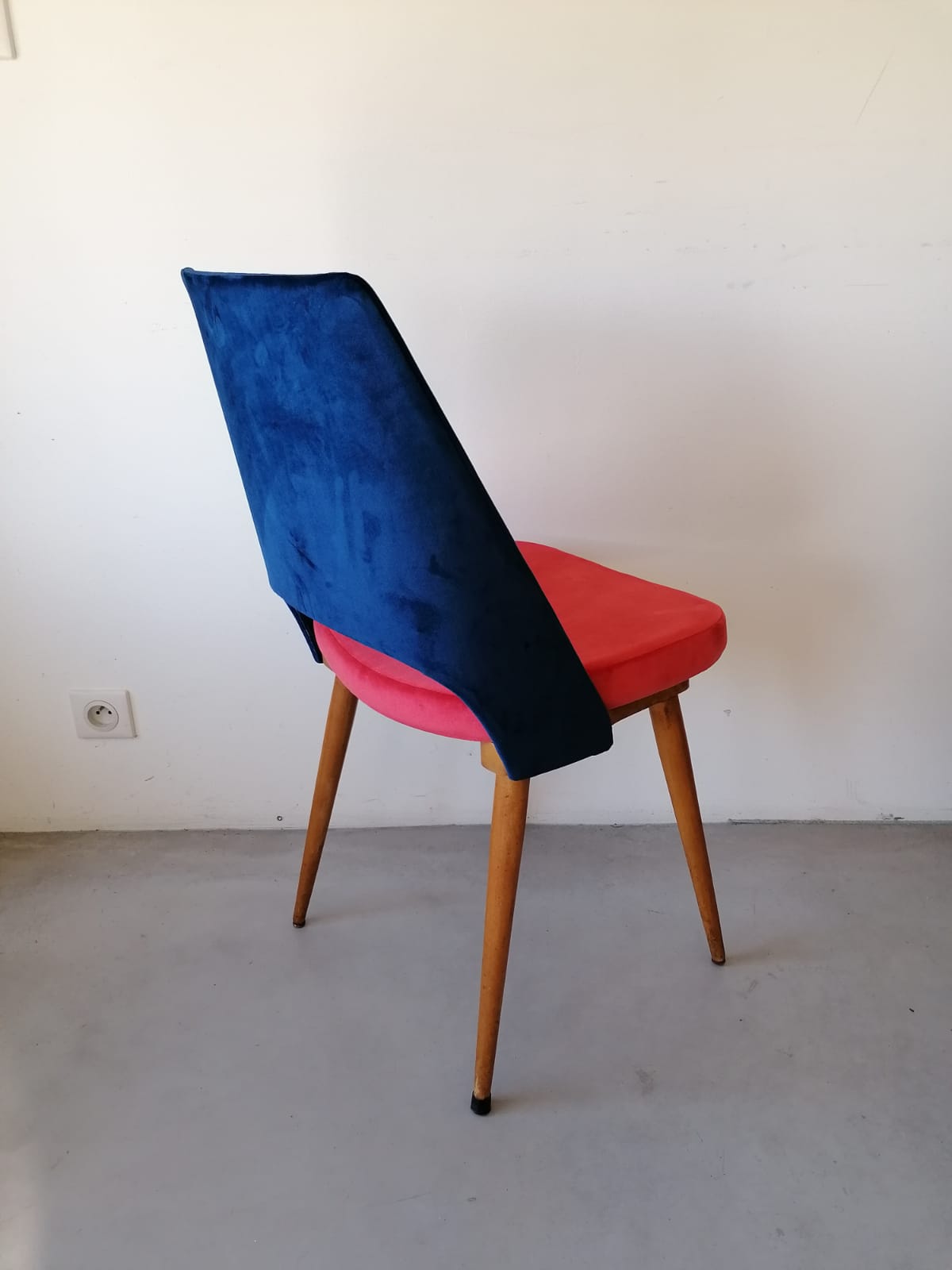 Chairs called "Tonneaux"