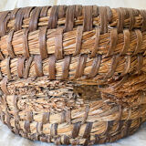 Old bread pan, in woven straw