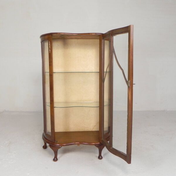Vitrine Art Déco anglaise sur pieds ornés, années 1930