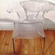 Chaise transparente