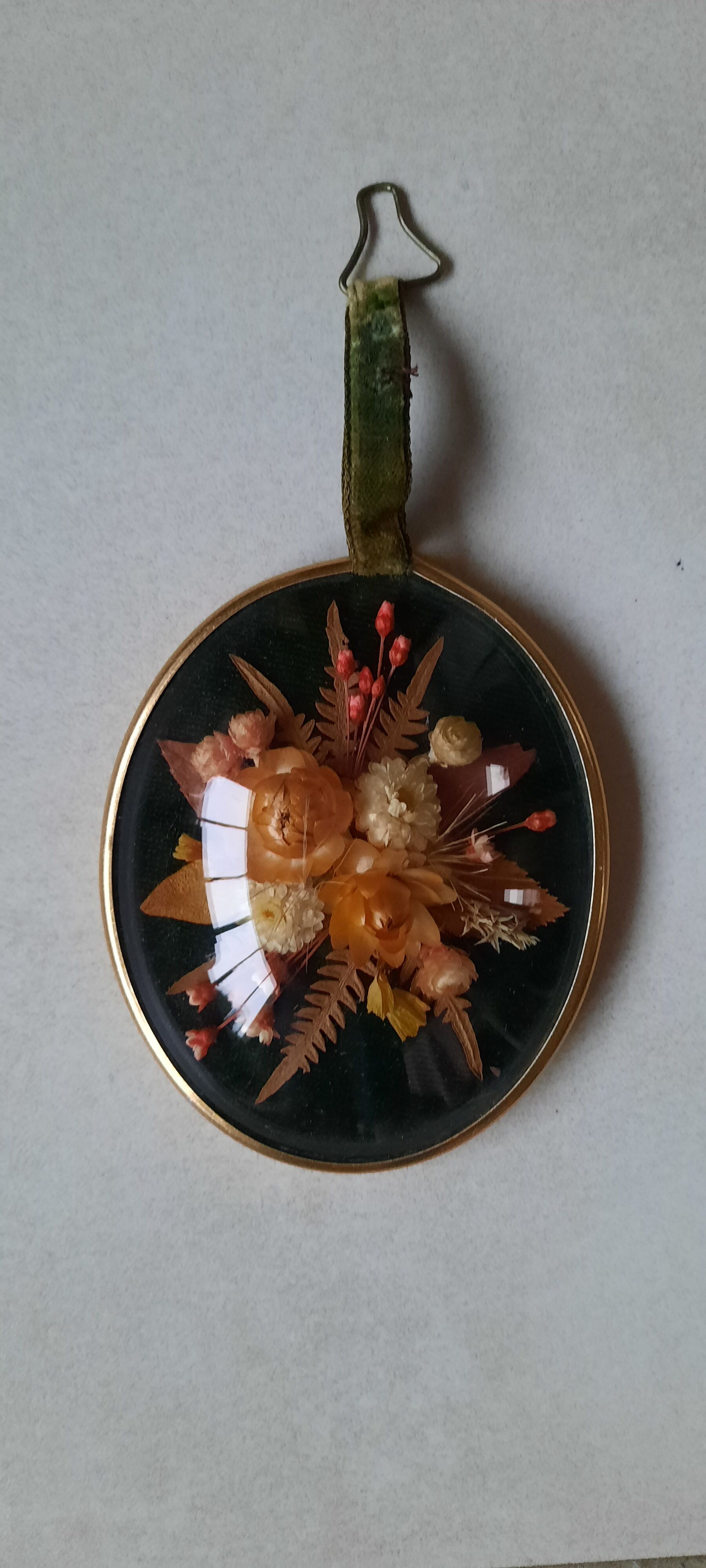 Cadre verre bombé fleurs sechées ancien