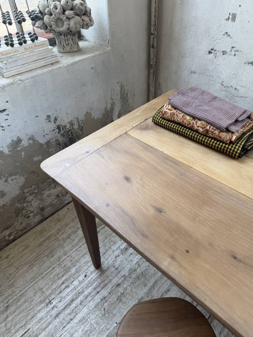 Table de ferme noyer pieds fuseaux 1950