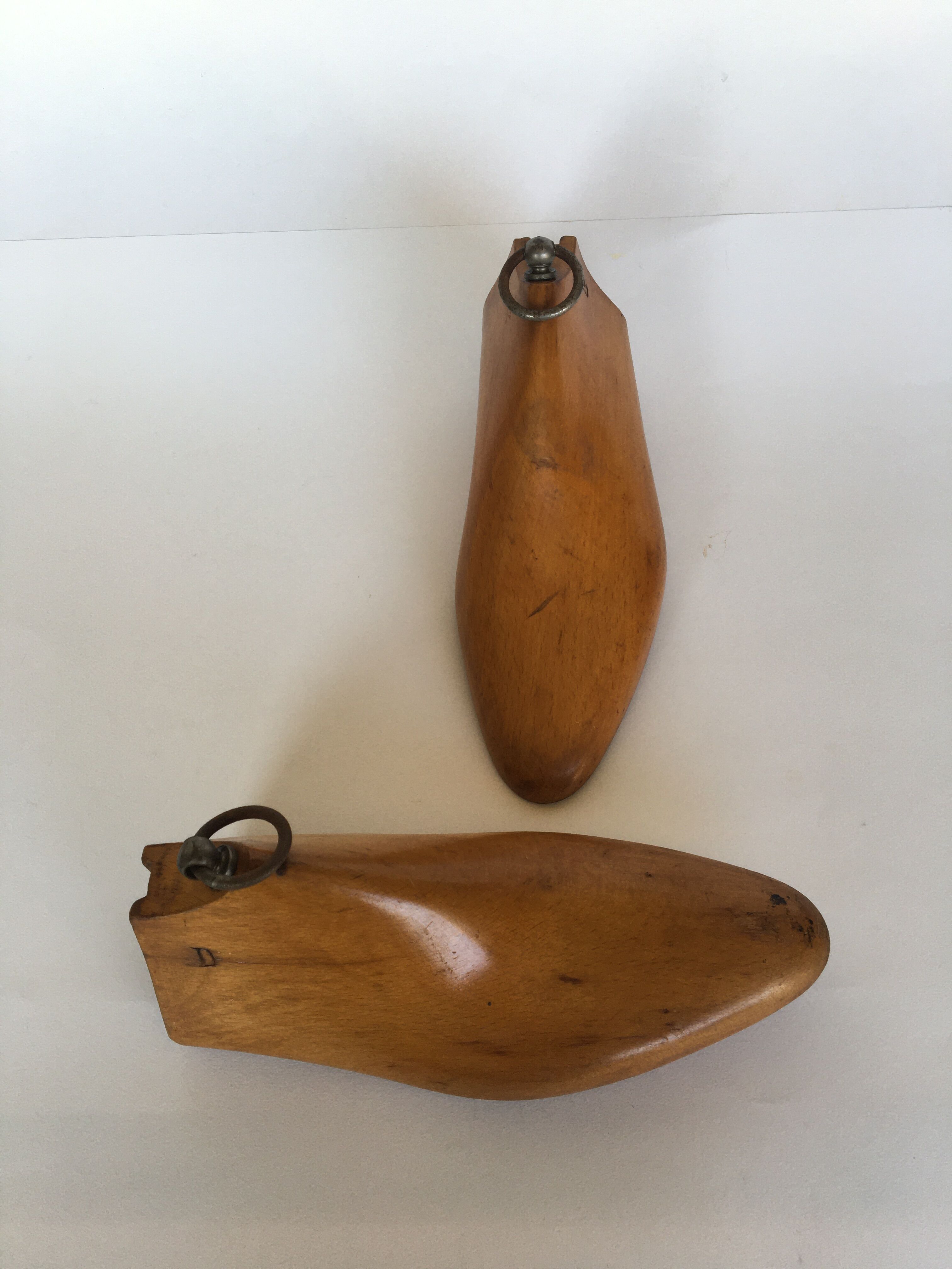 Wooden shoe trees