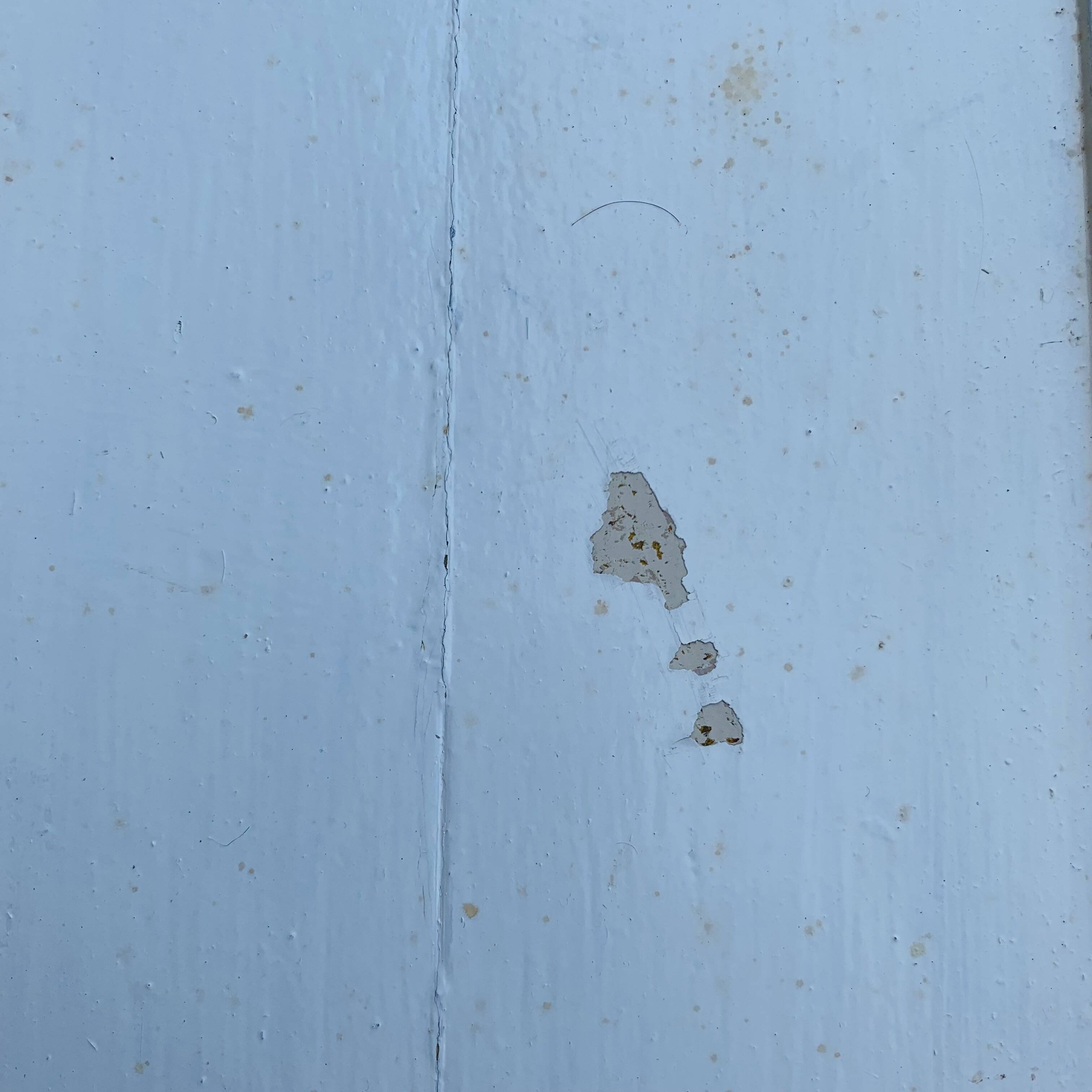 Small white Parisian piece of furniture