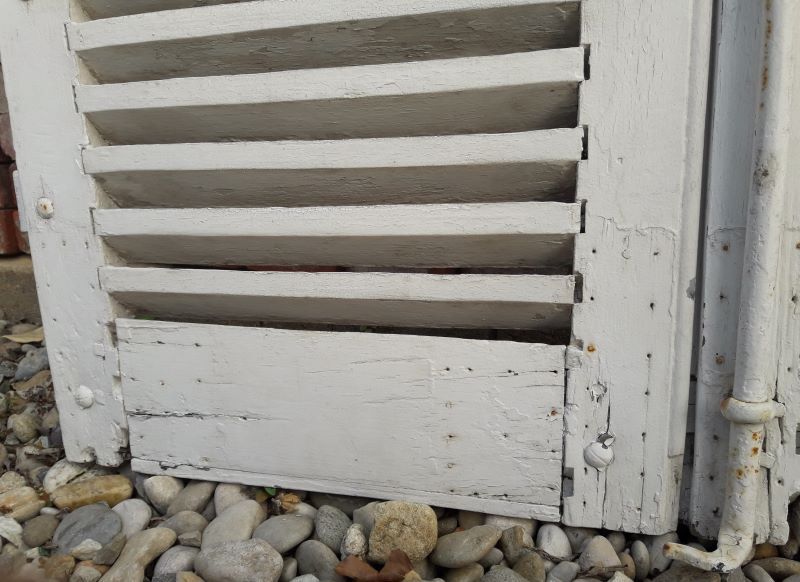 Pair of small shutters