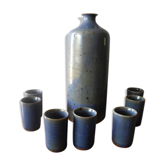 Ensemble bouteille et petits verres en grès