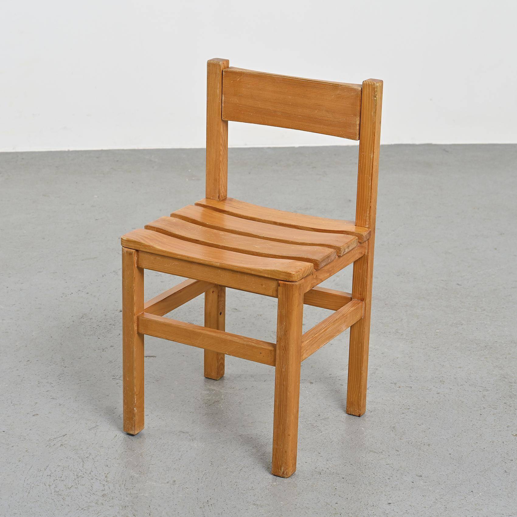 Set of three chairs and two stools Maison Regain, circa 1970