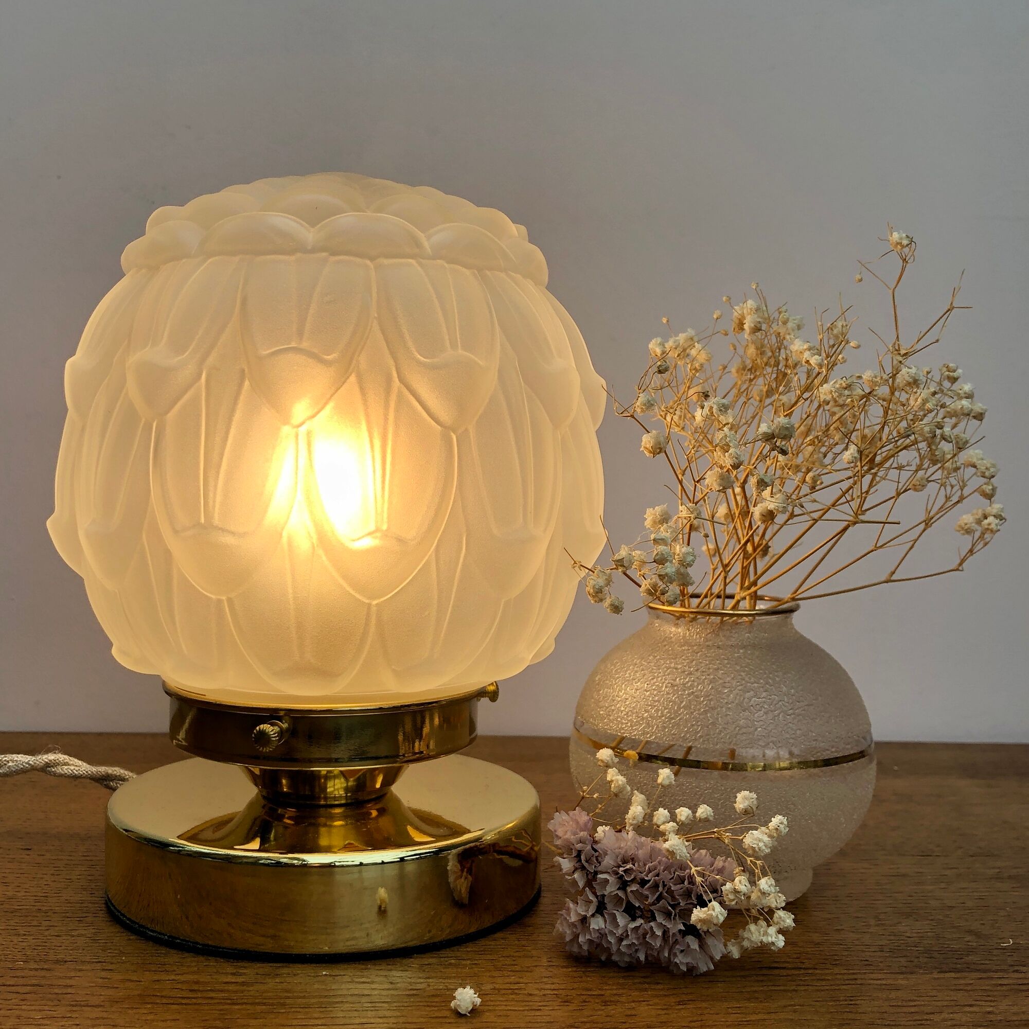 Vintage art deco globe table lamp in frosted glass
