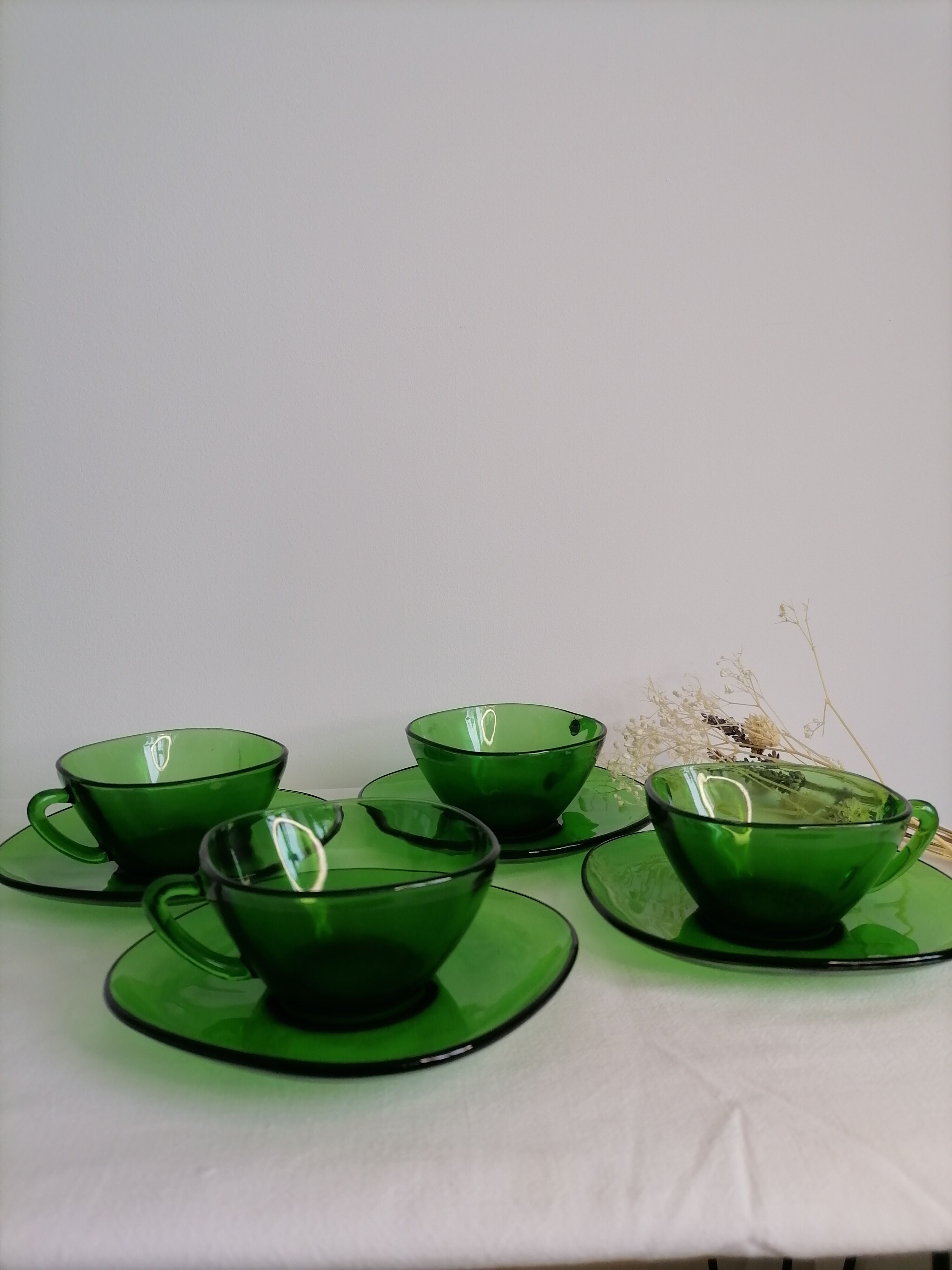 Ensemble de 4 tasses et sous tasses Vereco