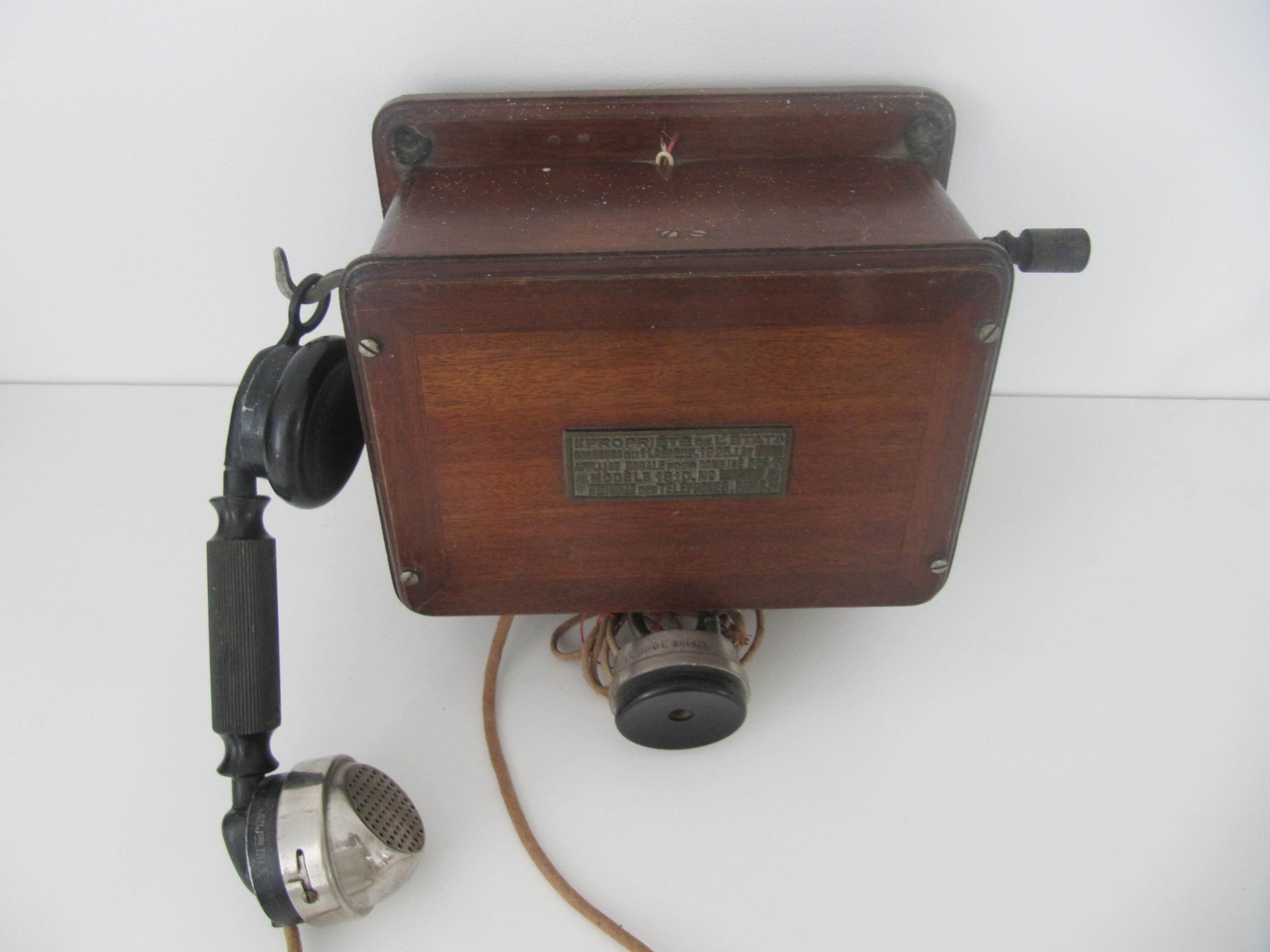 1910 wall telephone