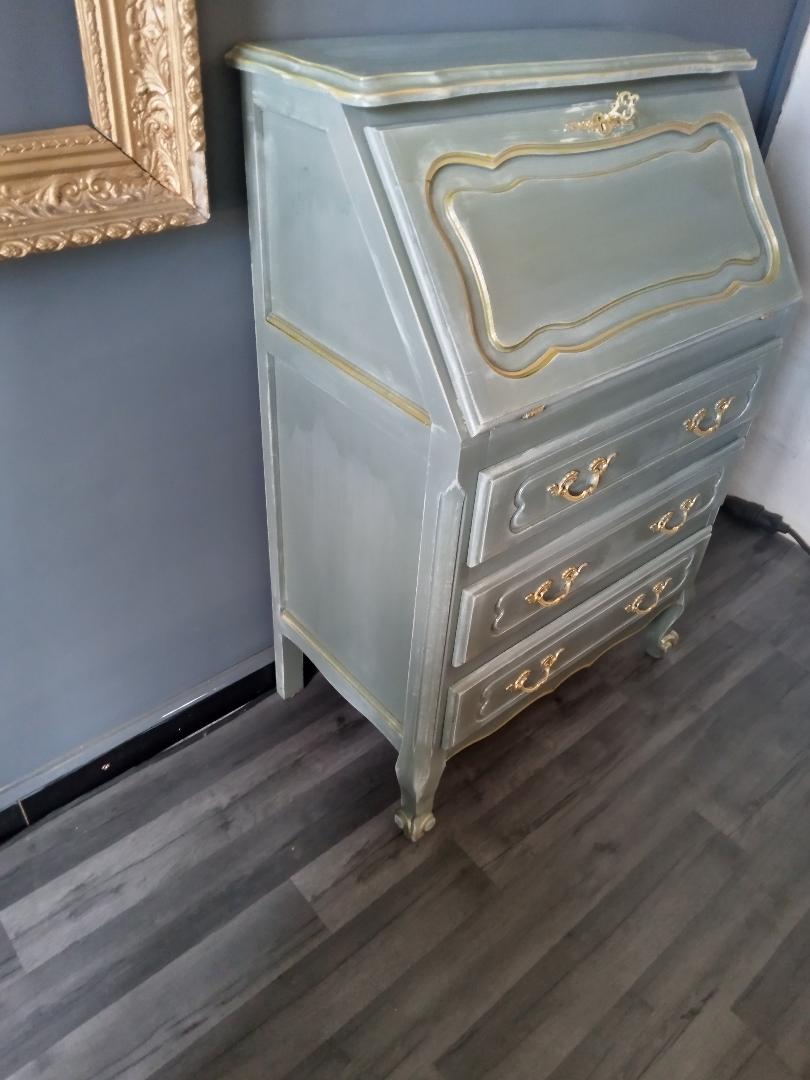 Louis XV style skate secretary