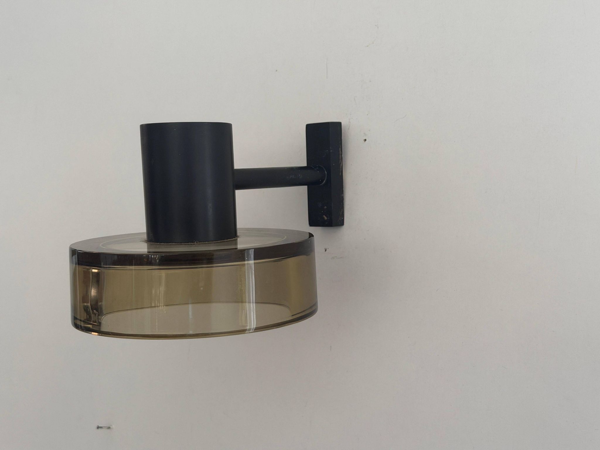 Simple wall light in glass and yellow-brown metal by Seguso, 1950s, Italy.