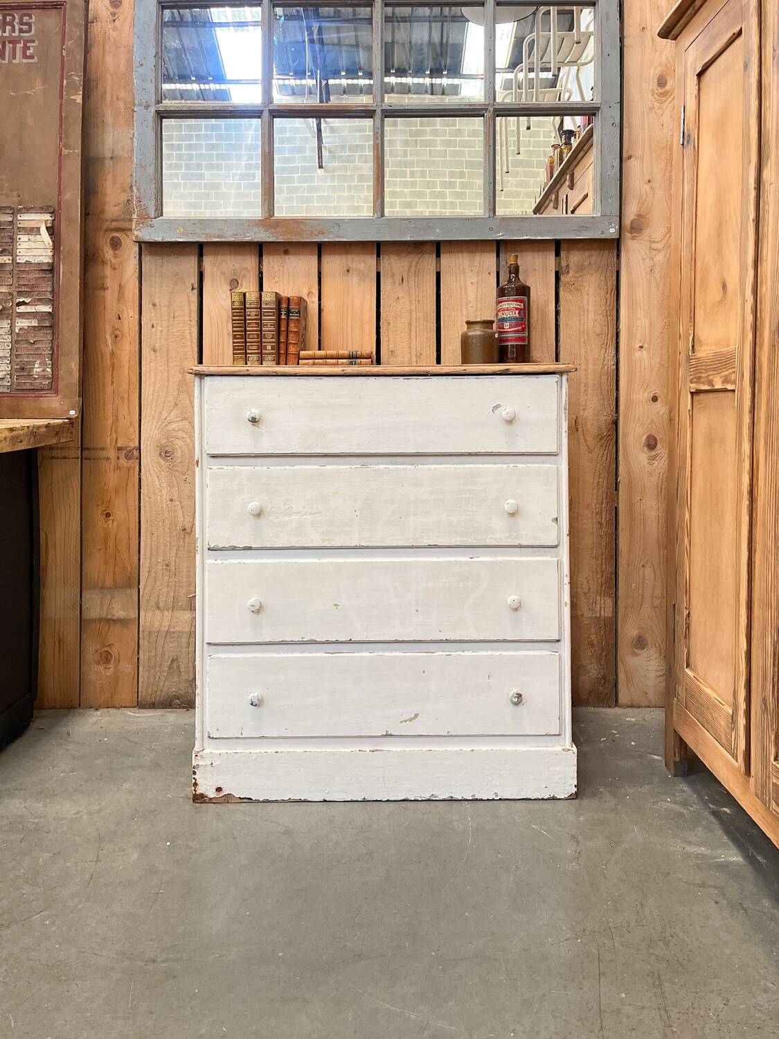 Old 4-drawer chest of drawers, original patina