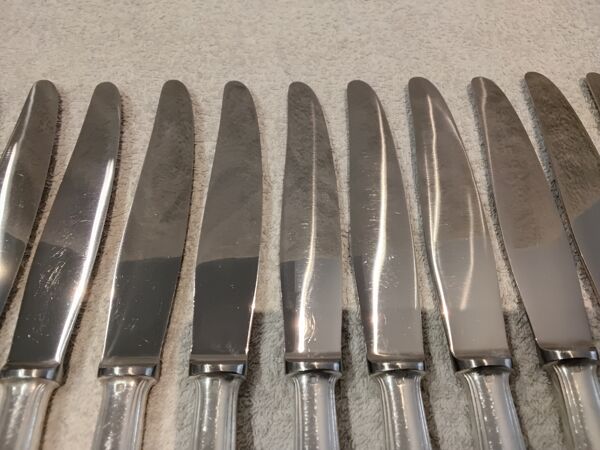 12 couteaux de table métal argenté orfèvre Christofle Albatros SL