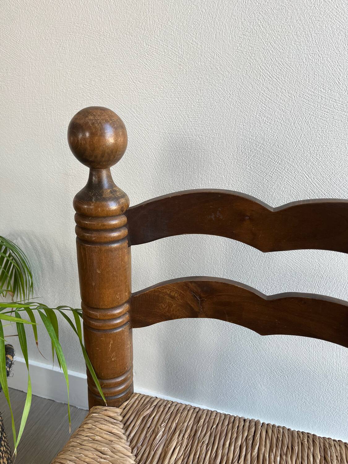 Chaise paille / bois dlg de Clarles Dudouyt