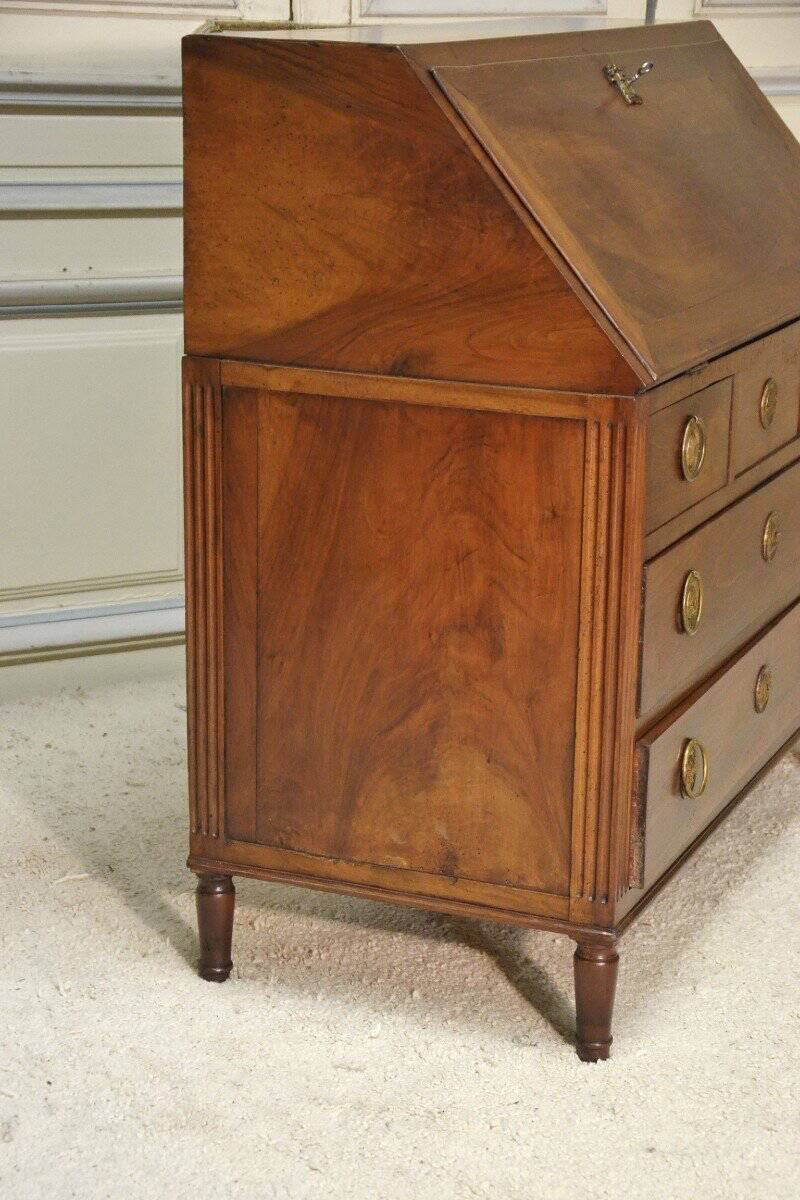 Bureau De Pente En Noyer d'époque Directoire
