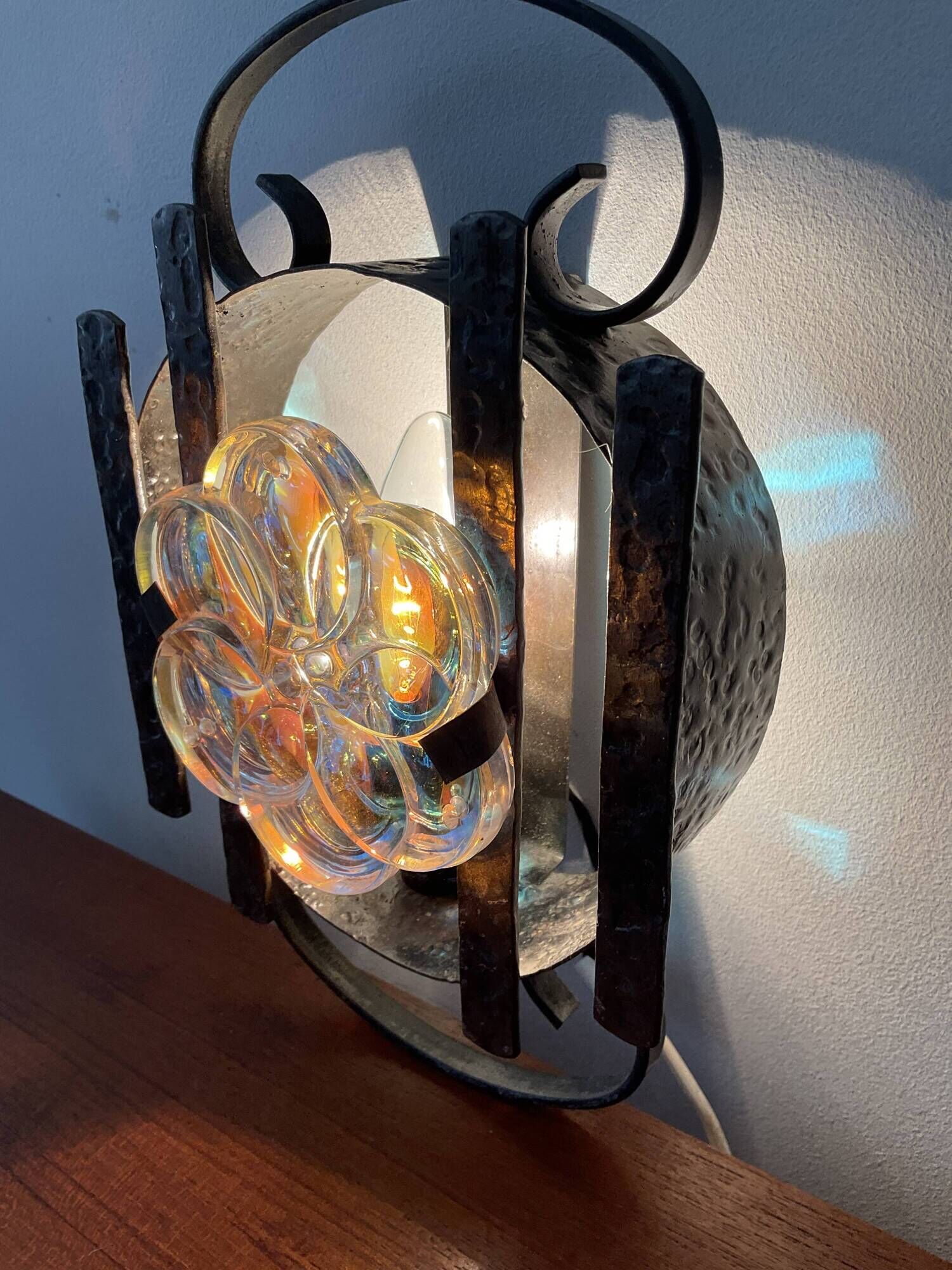 Vintage wall lamp in wrought iron and De Murano glass from the 50s and 60s