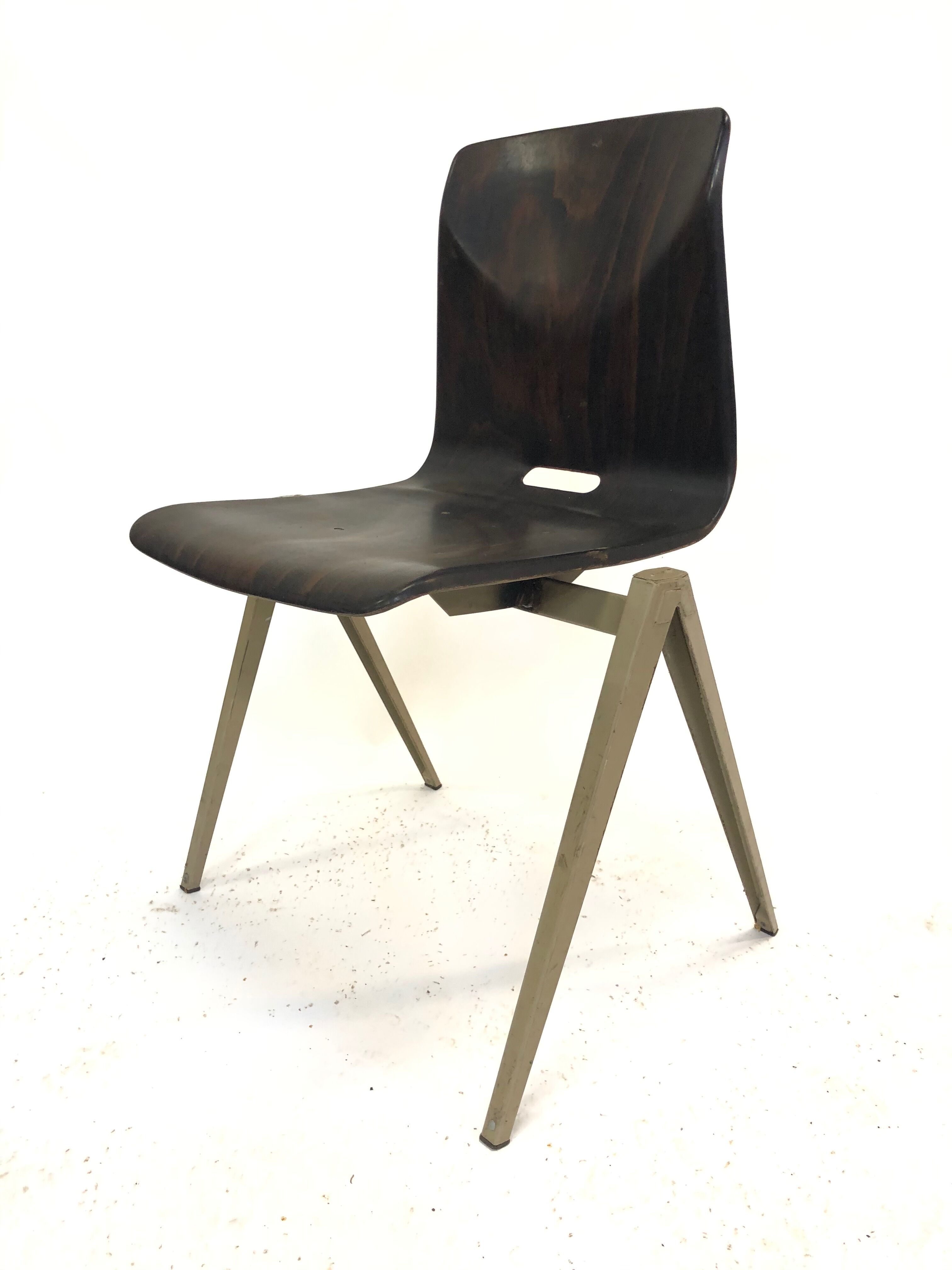Pagholz Galvanitas S22 stackable school chairs