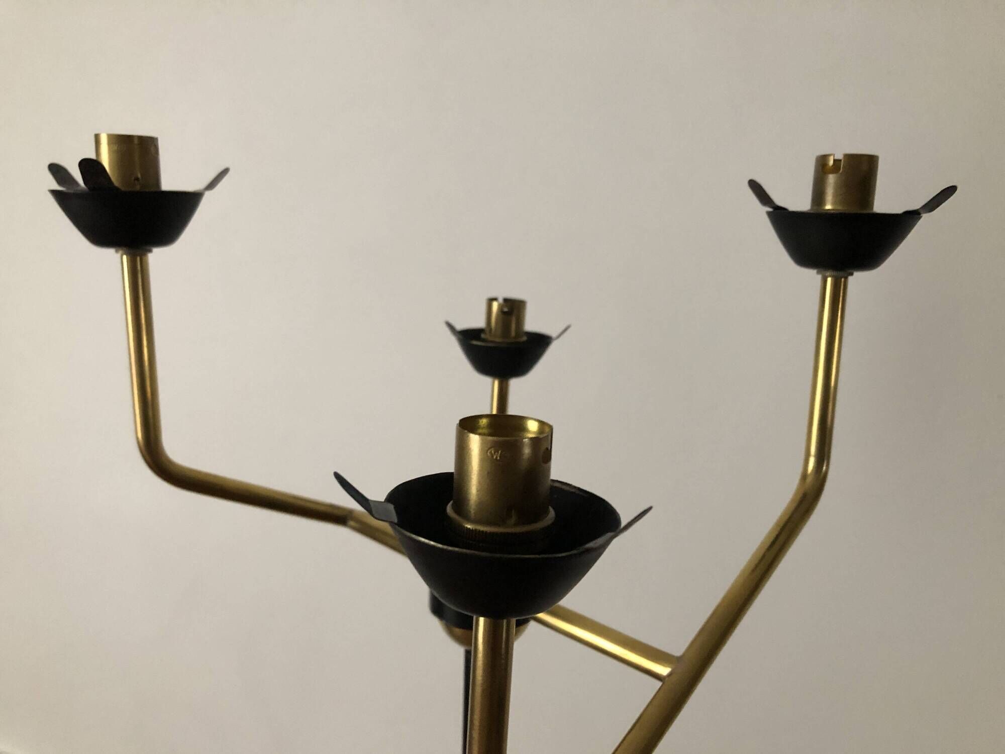 Modernist floor lamp with 4 lights in brass and opaline, Stilnovo style – Year 1960