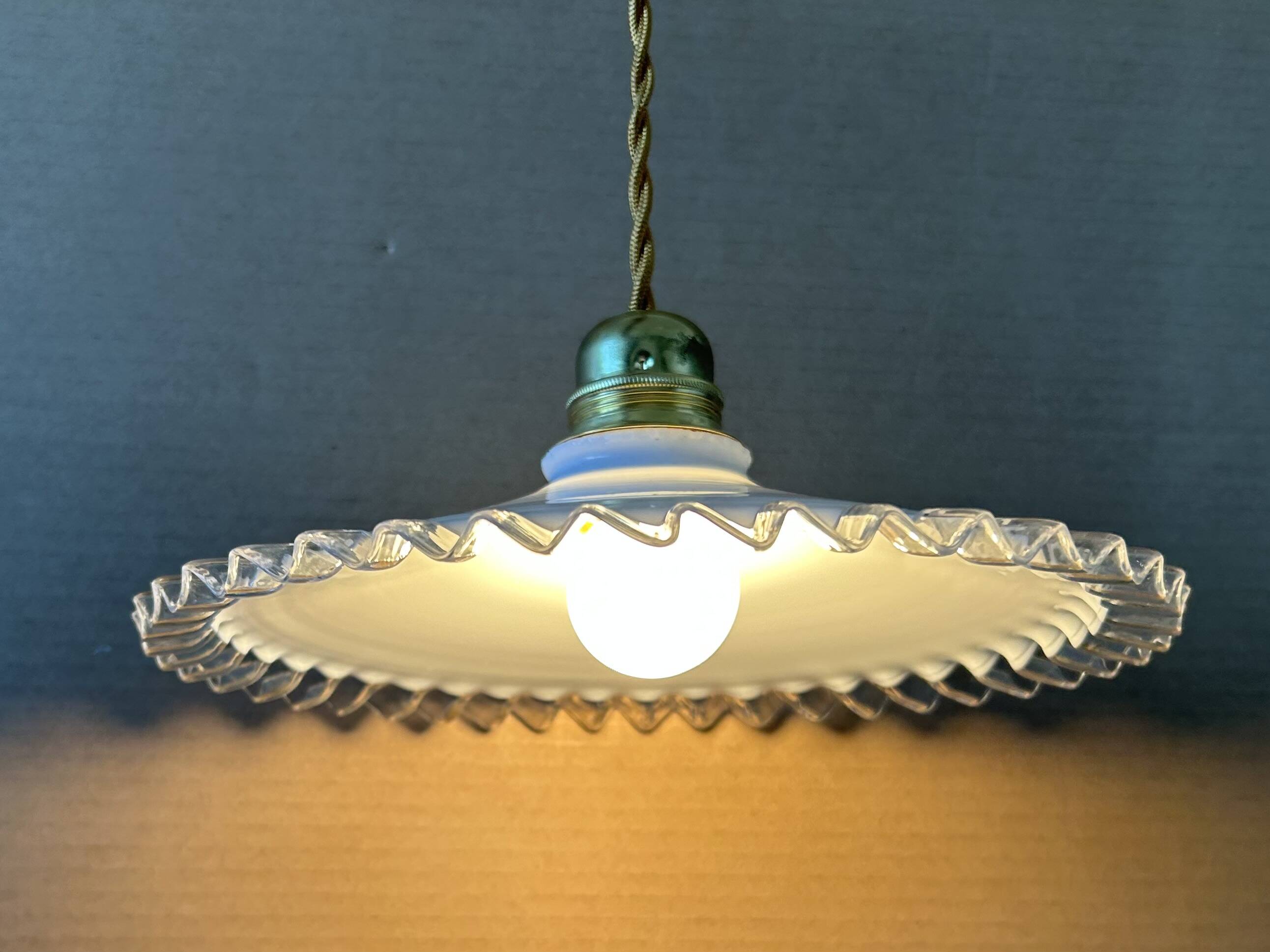 Suspension opaline ancienne