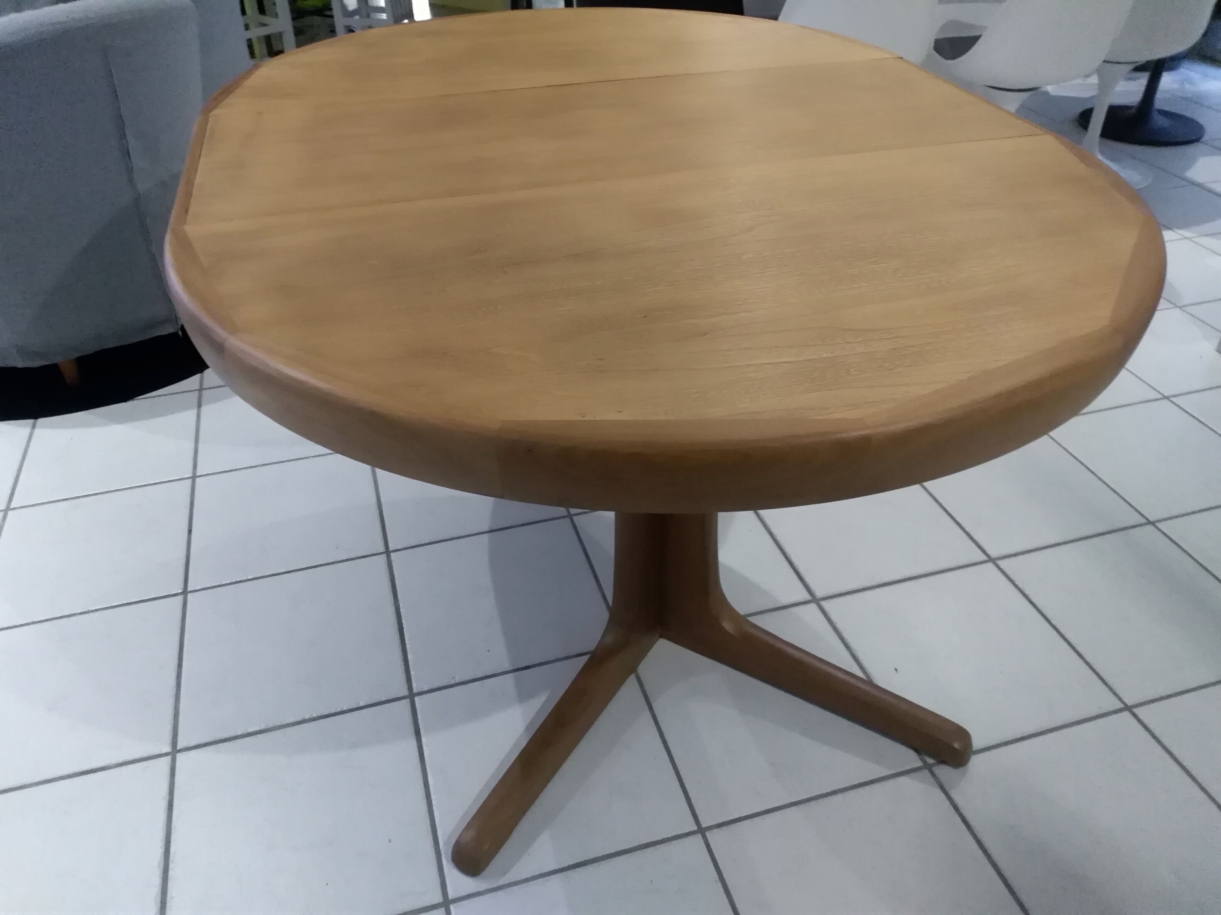 Baumann Extendable Round Table 1970s.