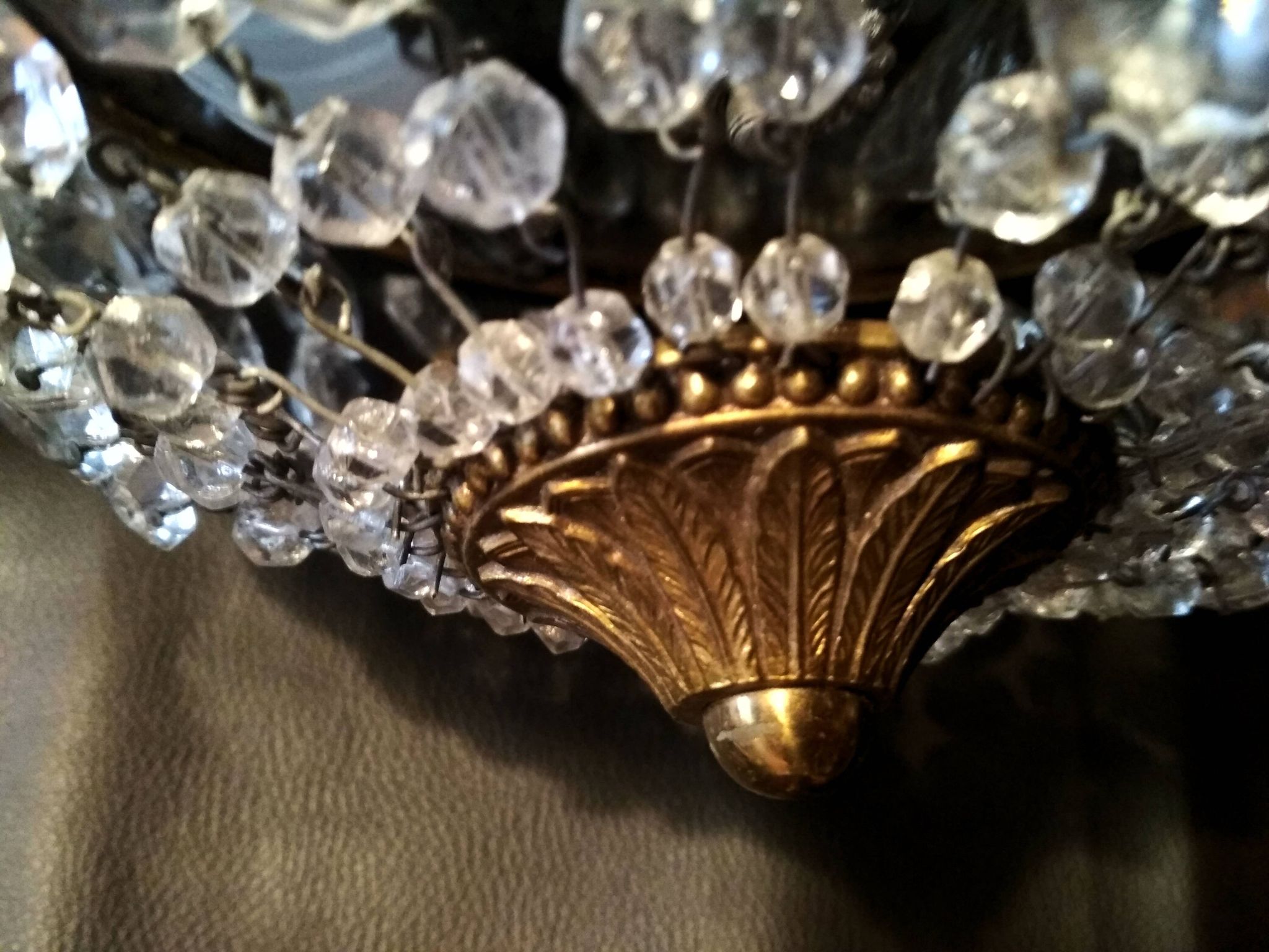 Lustre doré à Pampilles en cristal, plafonnier montgolfière XXème