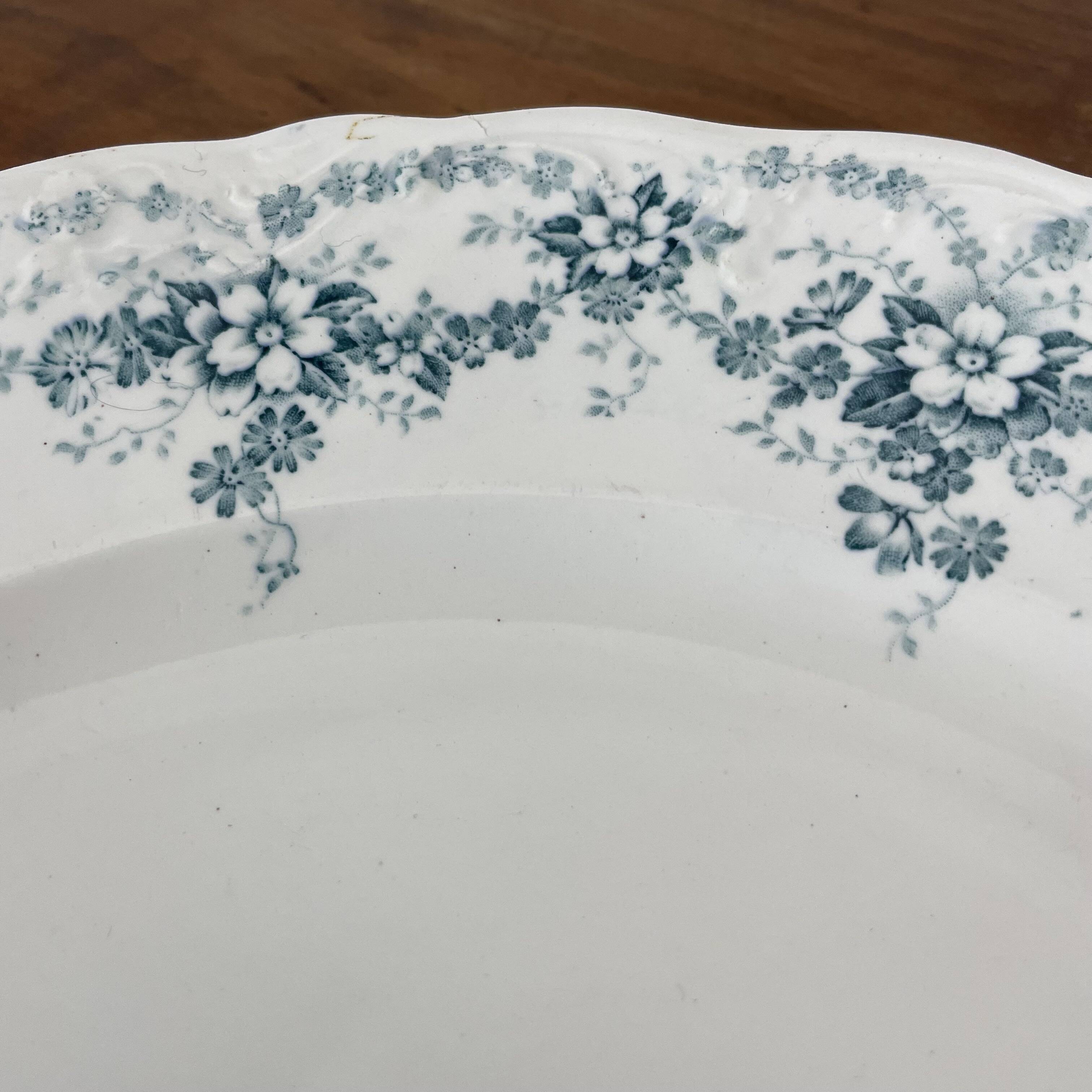 Round dish 30 cm in Maastricht earthenware, Clara model