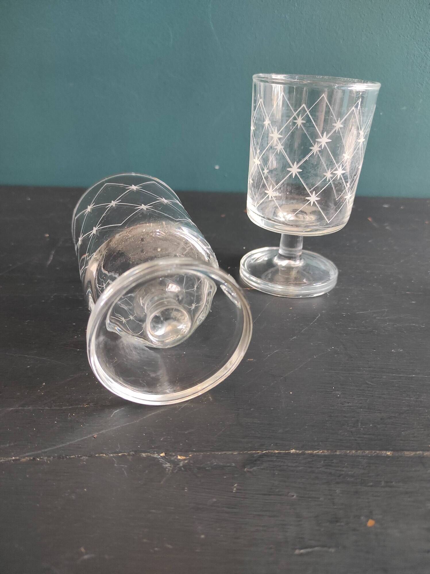 Set of 2 vintage French glasses from Luminarc, with stars