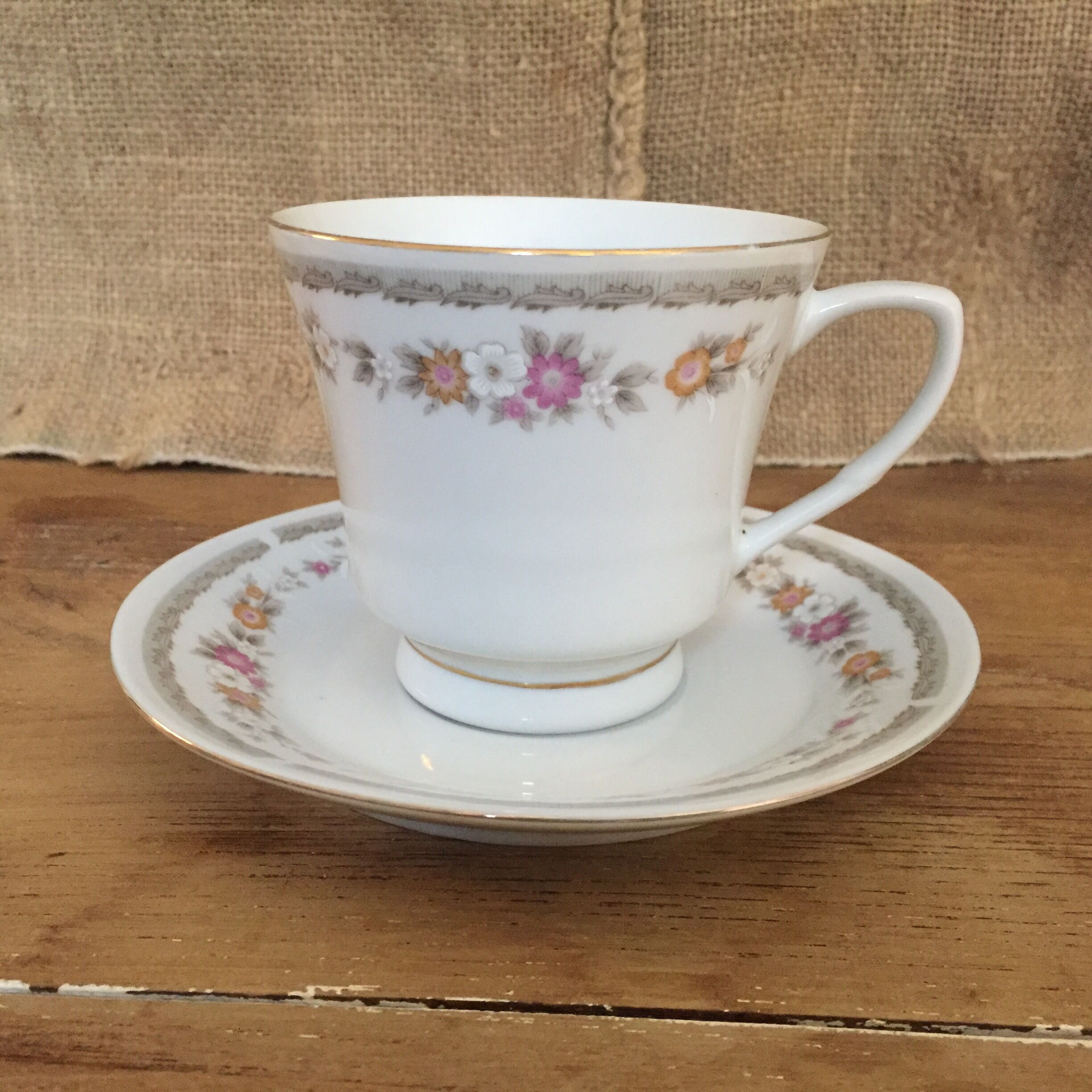 2 flowering tea cups