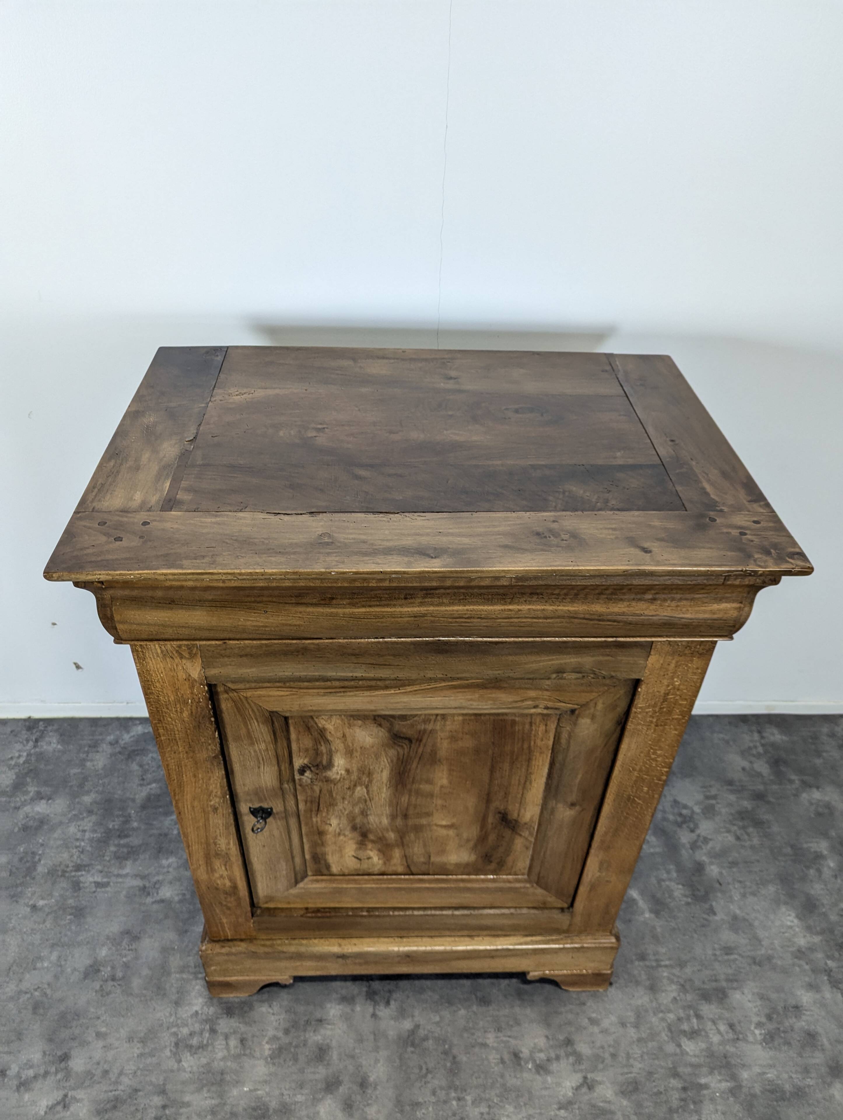 Walnut confiturier in Louis Philippe style