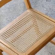 Série de 4 chaises vintage en pin assise cannage