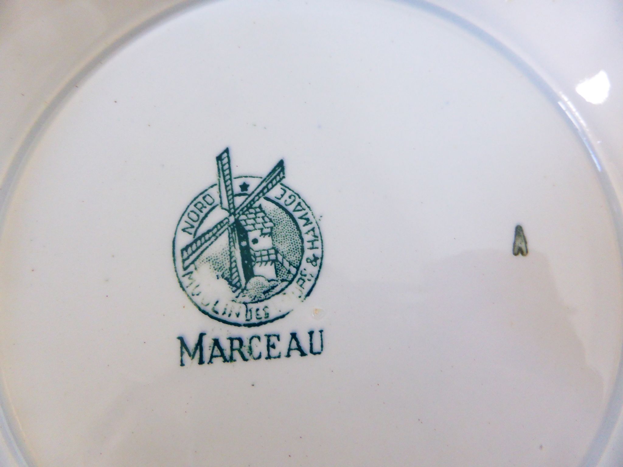 Dish on a pedestal compotier from the Moulin des Loups factory and Hamage model Marceau
